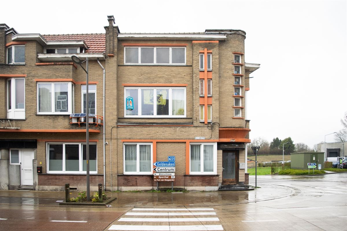 Appartementsgebouw met 1 woning en 2 appartementen