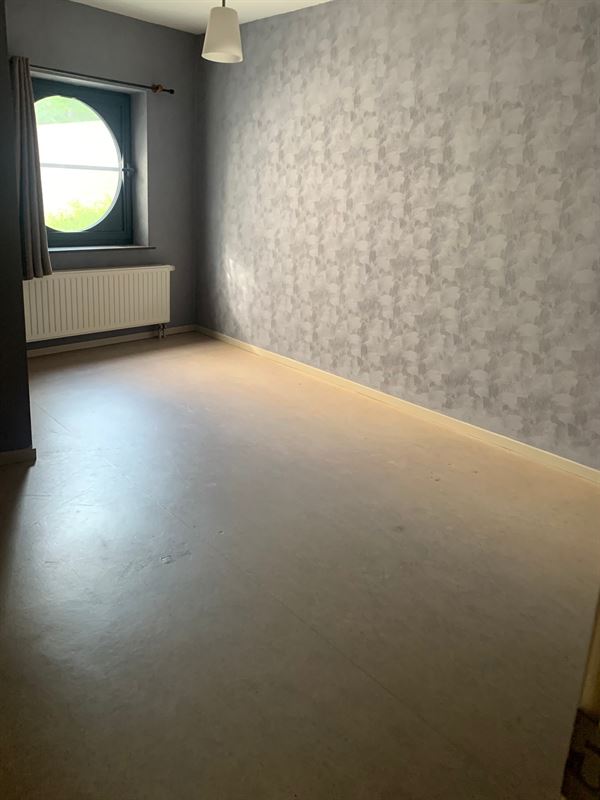 Gelijkvloers appartement met carport en terras