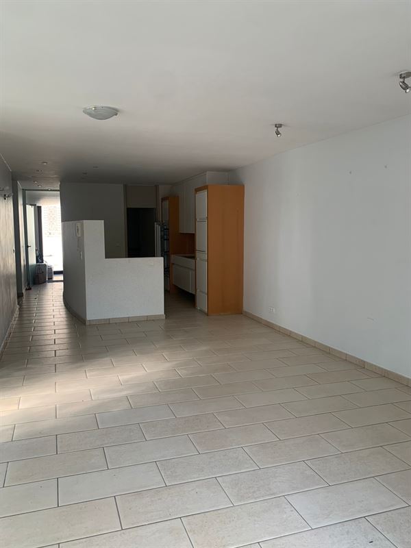 Gelijkvloers appartement met carport en terras