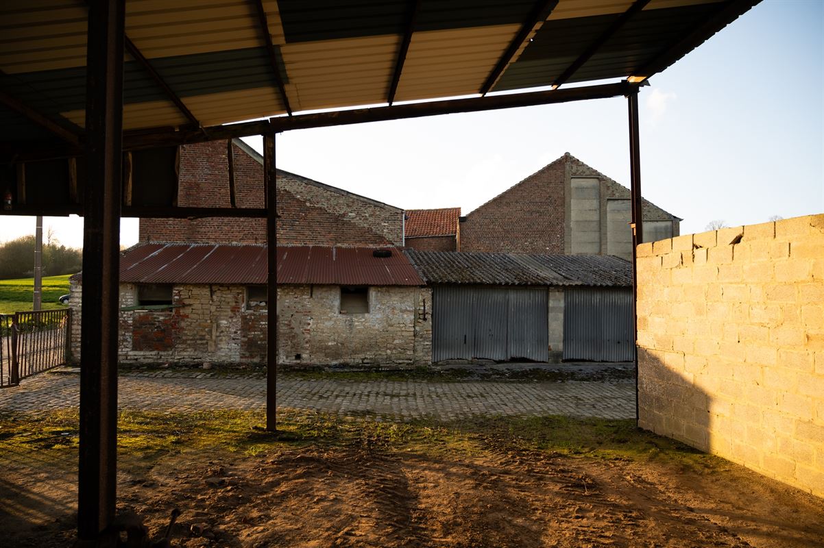 Volledig te renoveren boerderij/woning