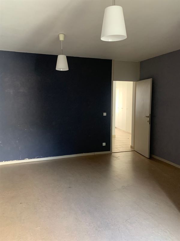 Gelijkvloers appartement met carport en terras