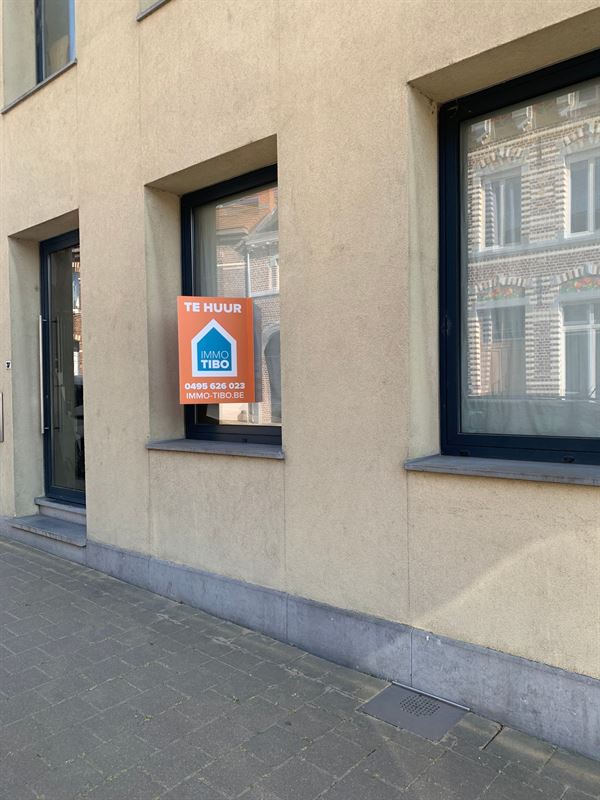 Gelijkvloers appartement met carport en terras
