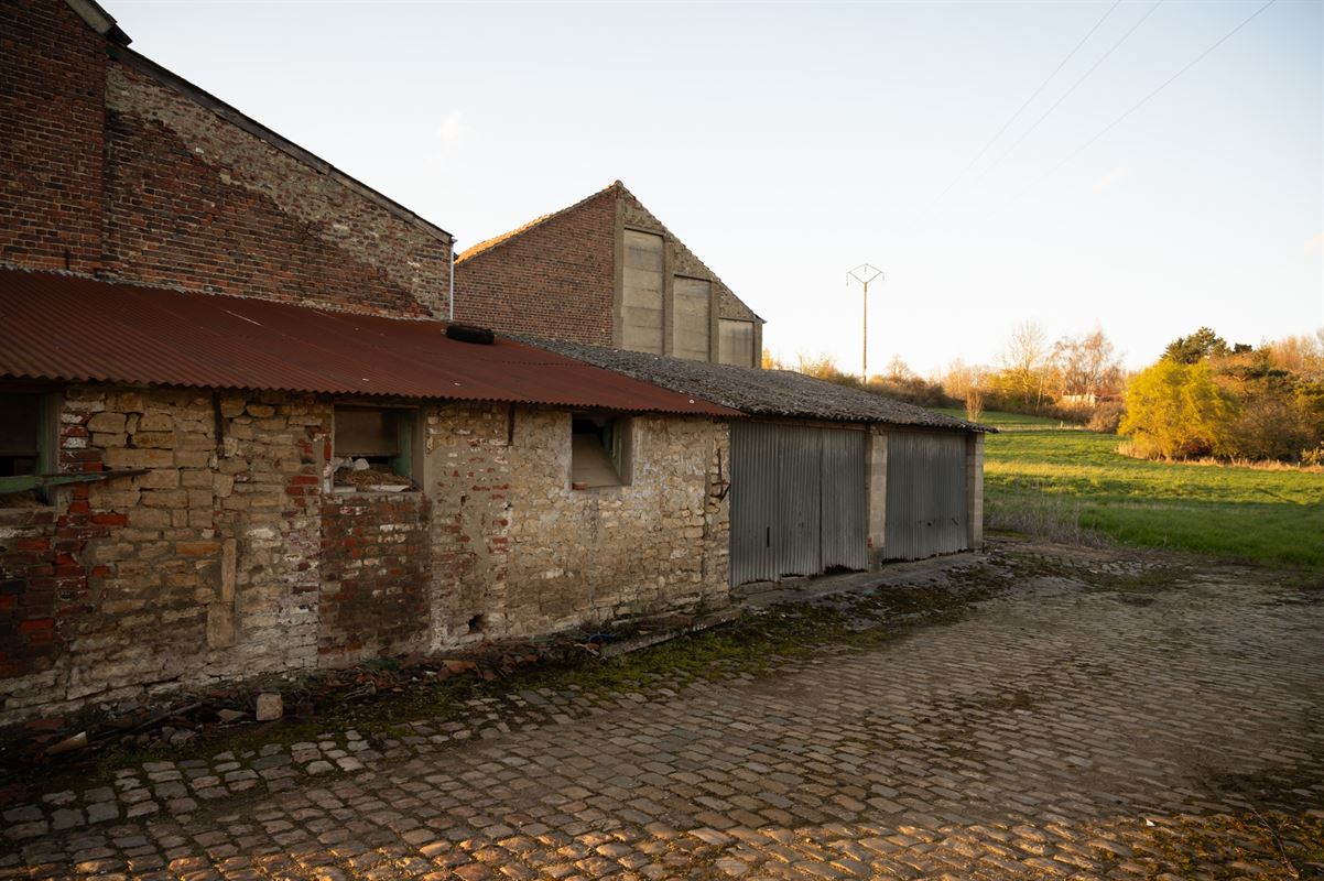 Volledig te renoveren boerderij/woning