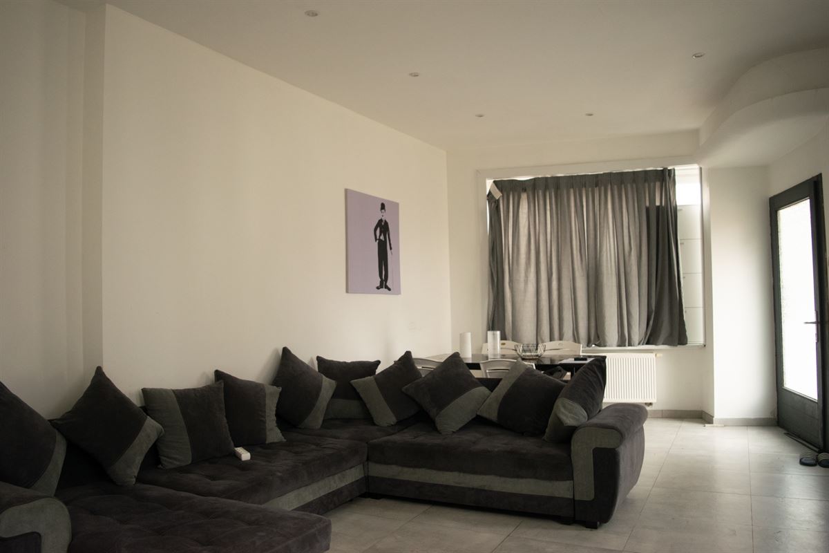 Appartementsgebouw met 1 woning en 2 appartementen