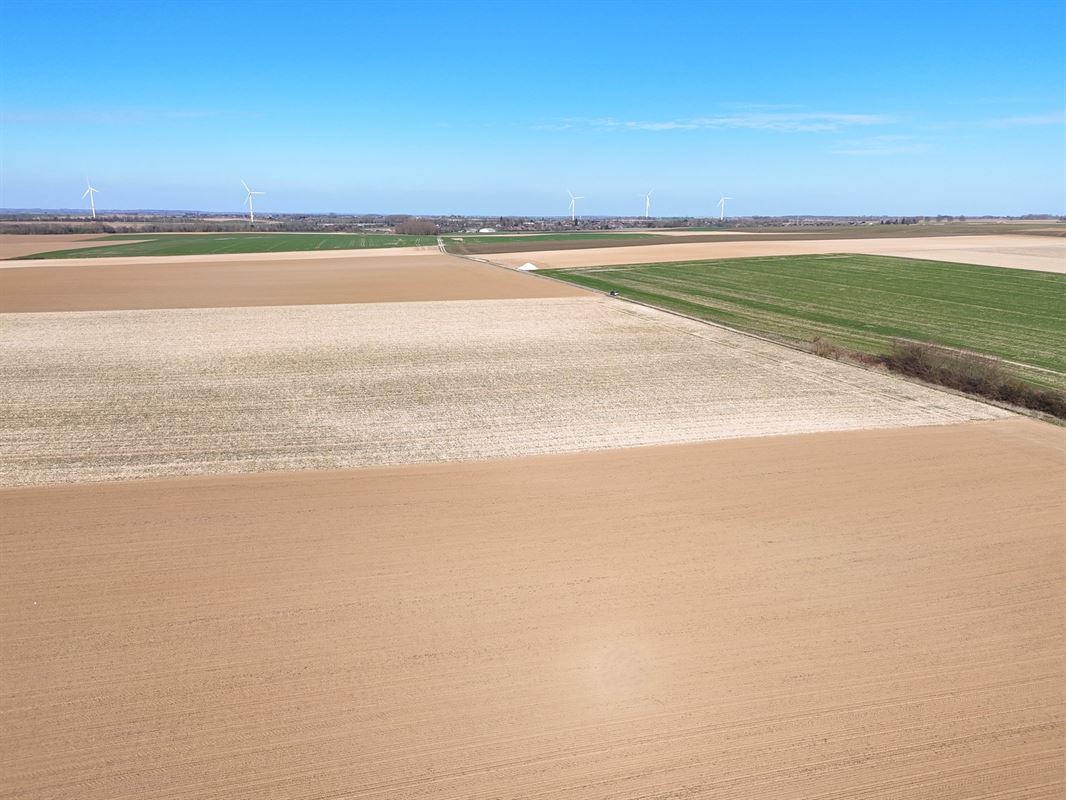 Groot perceel landbouwgrond