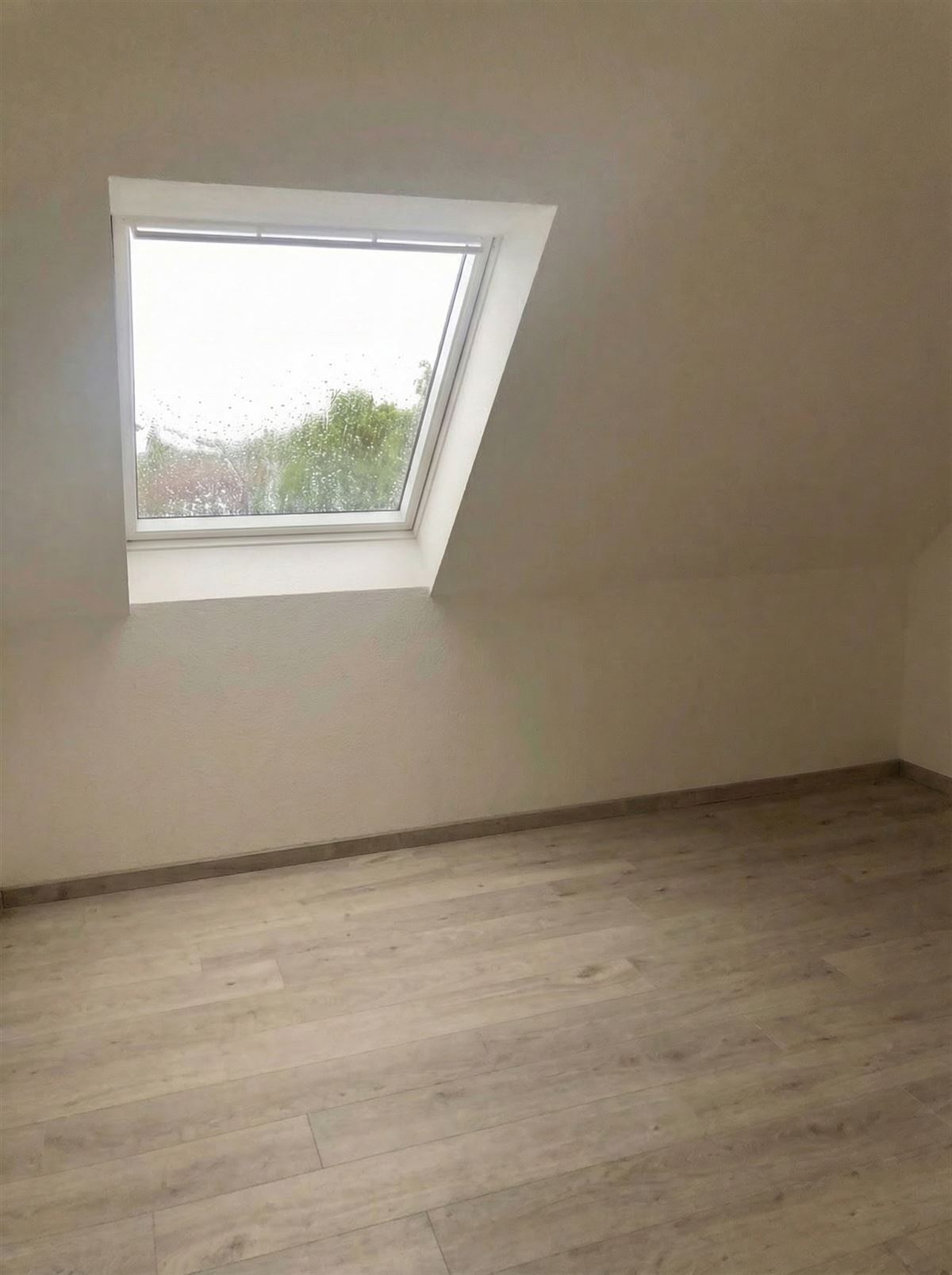 dakkamer-met-hardhouten-vloer