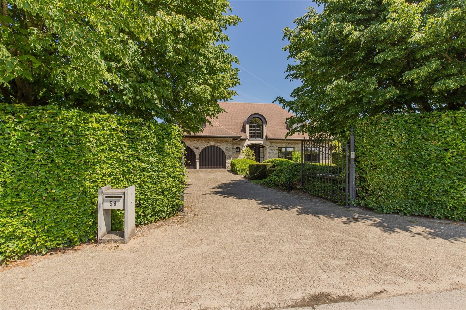 Foto 1 : Villa te 9220 MOERZEKE (België) - Prijs € 1.299.000