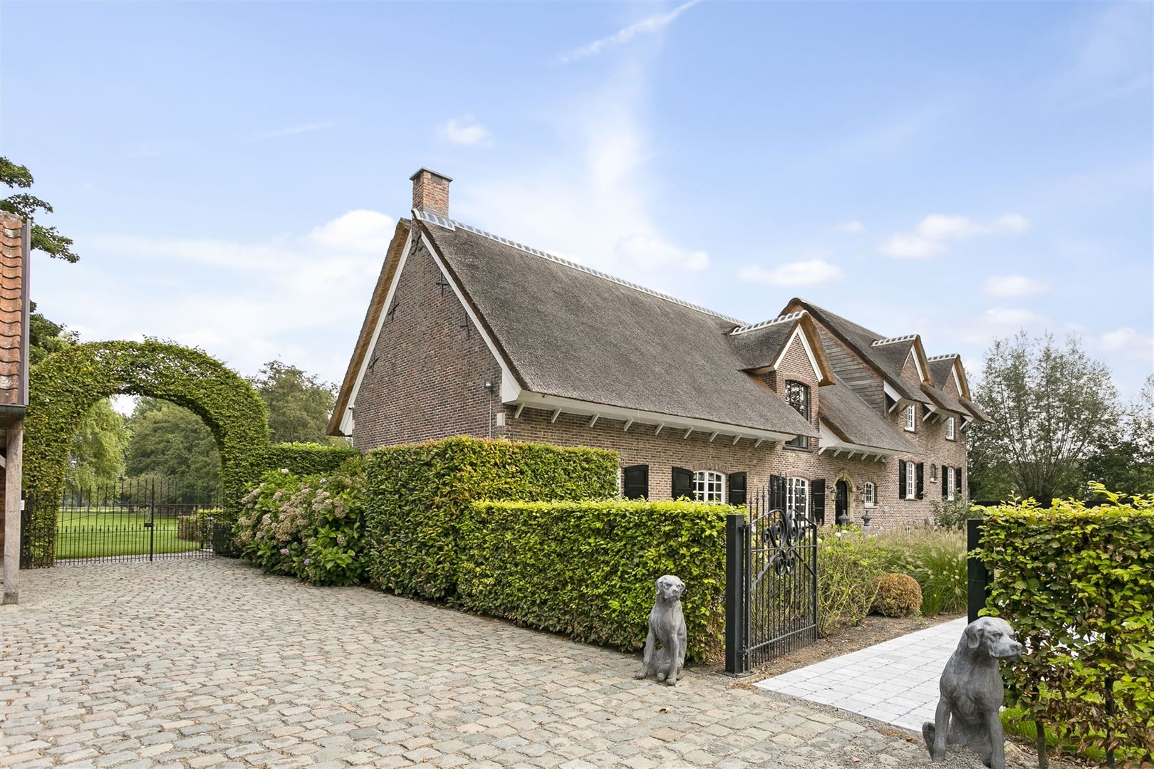 Foto 79 : Villa te 9180 MOERBEKE (België) - Prijs € 2.480.000