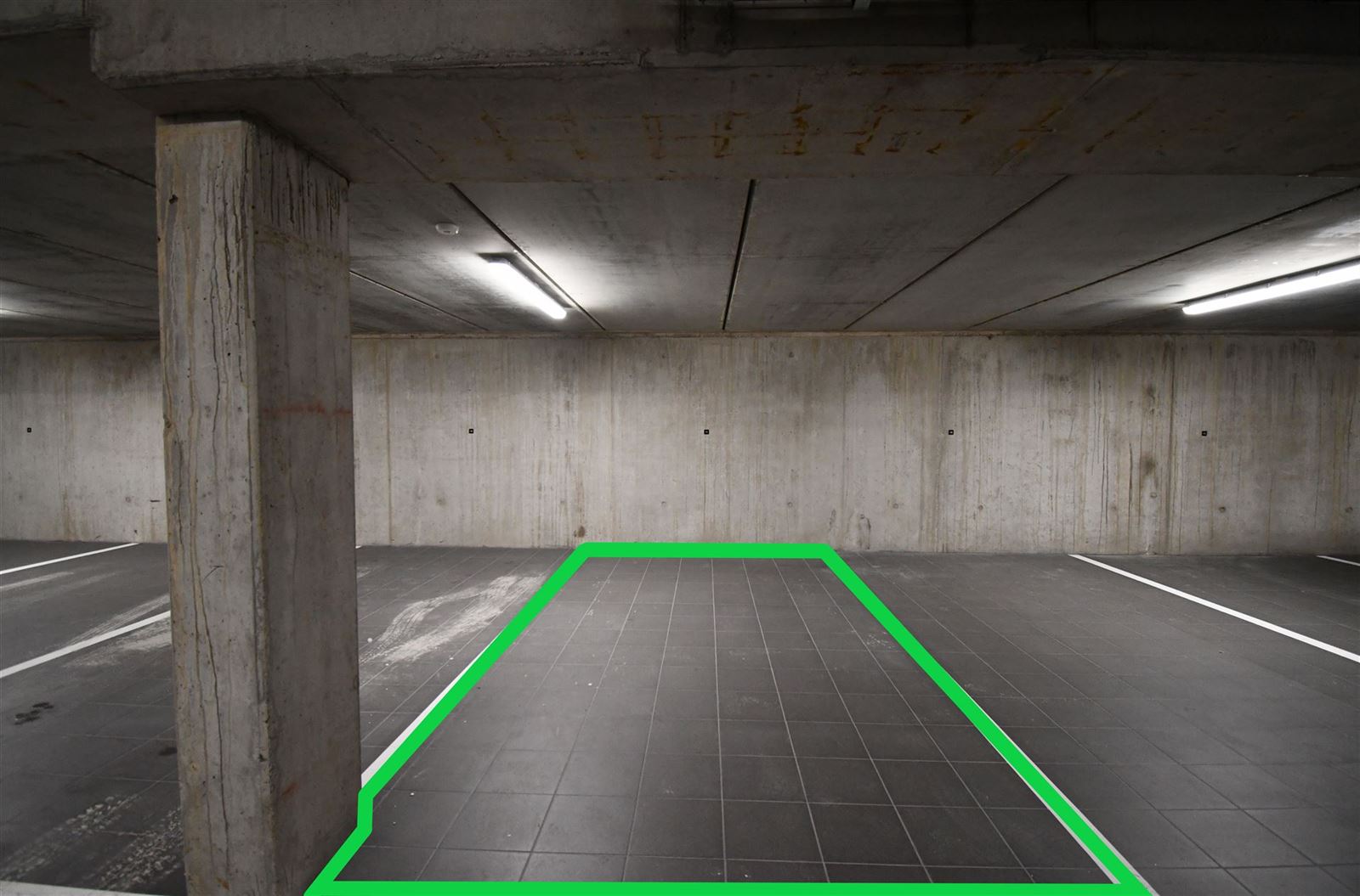 FOTO’S 1 : Ondergrondse autostaanplaats te 1755 LEERBEEK (België) - Prijs € 60