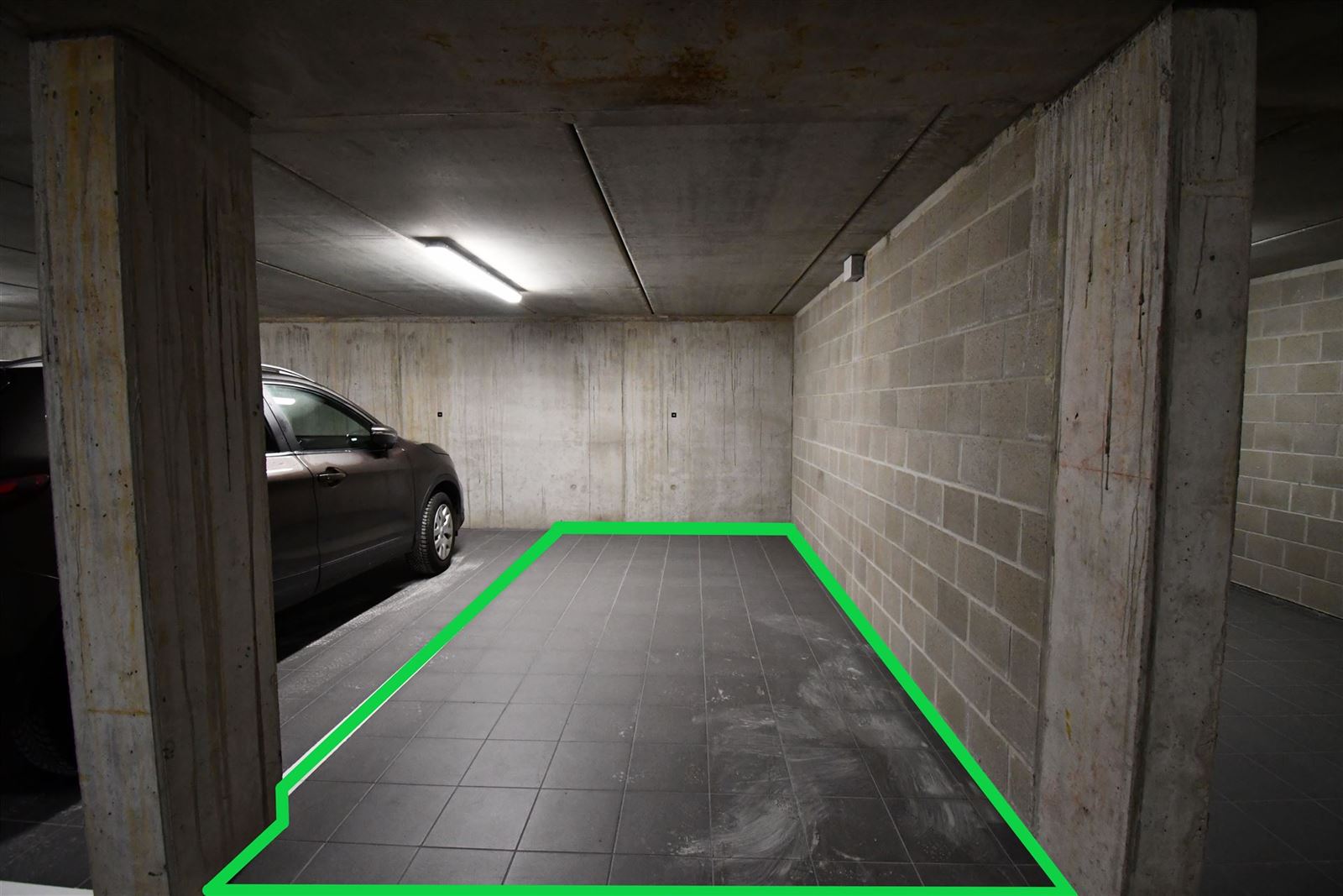 FOTO’S 1 : Ondergrondse autostaanplaats te 1755 LEERBEEK (België) - Prijs € 60