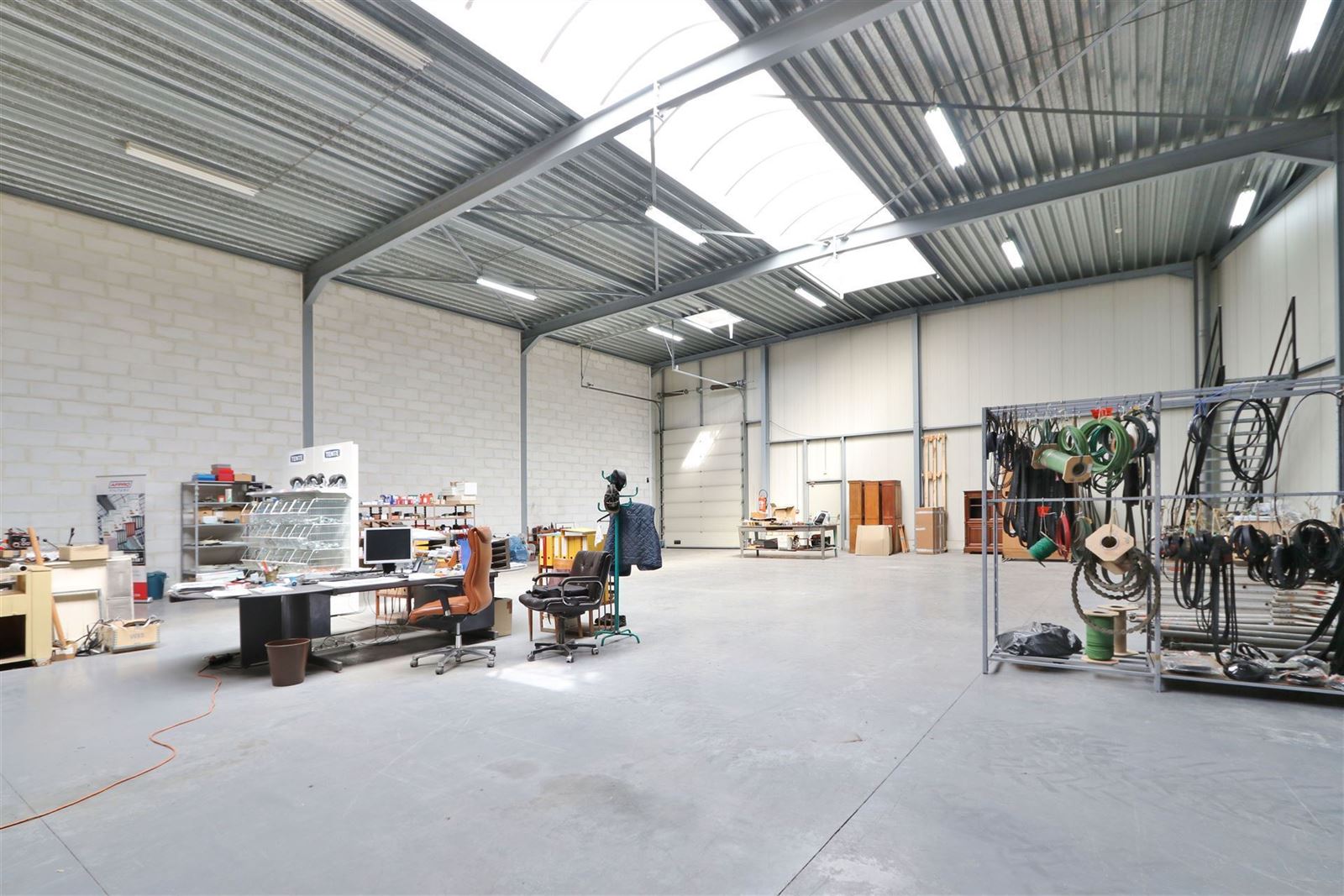 FOTO’S 7 : Atelier te 1600 SINT-PIETERS-LEEUW (België) - Prijs € 2.500