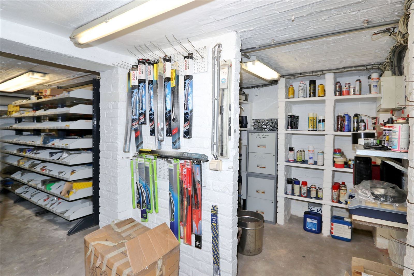 FOTO’S 13 : Garage te 1600 SINT-PIETERS-LEEUW (België) - Prijs In optie