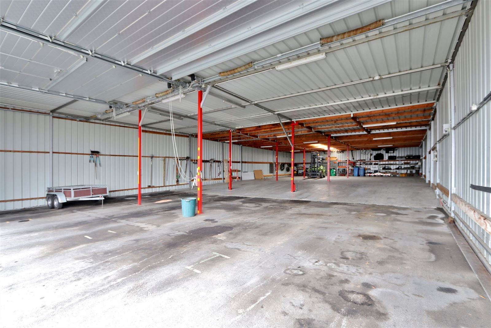 FOTO’S 17 : Garage te 1600 SINT-PIETERS-LEEUW (België) - Prijs In optie