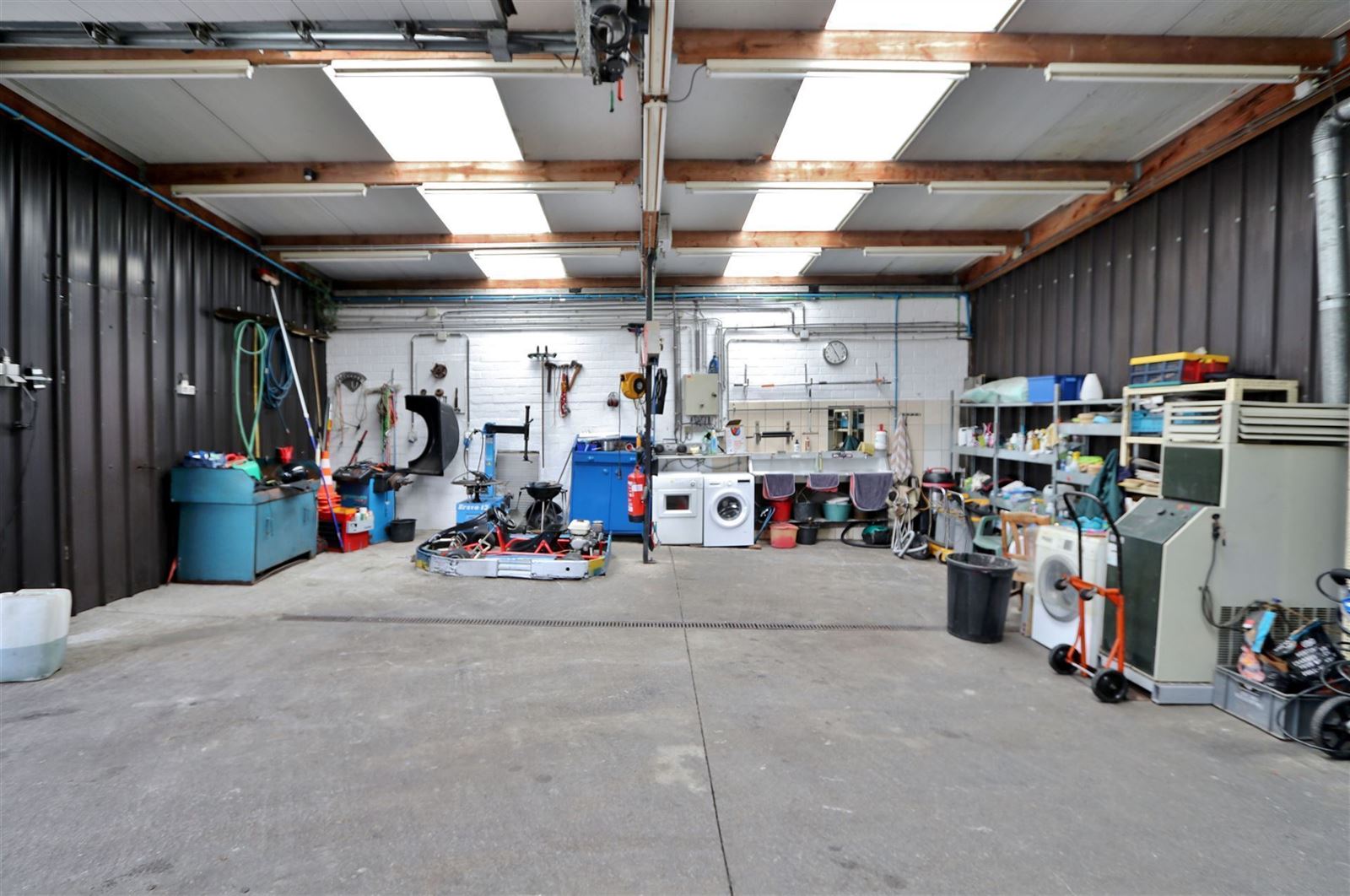 FOTO’S 15 : Garage te 1600 SINT-PIETERS-LEEUW (België) - Prijs In optie