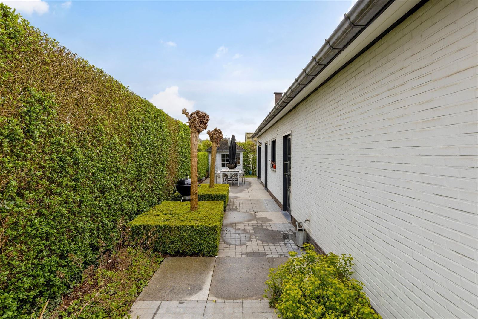 Instapklare en lichtrijke villa met 3 slaapkamers en bureau op rustige