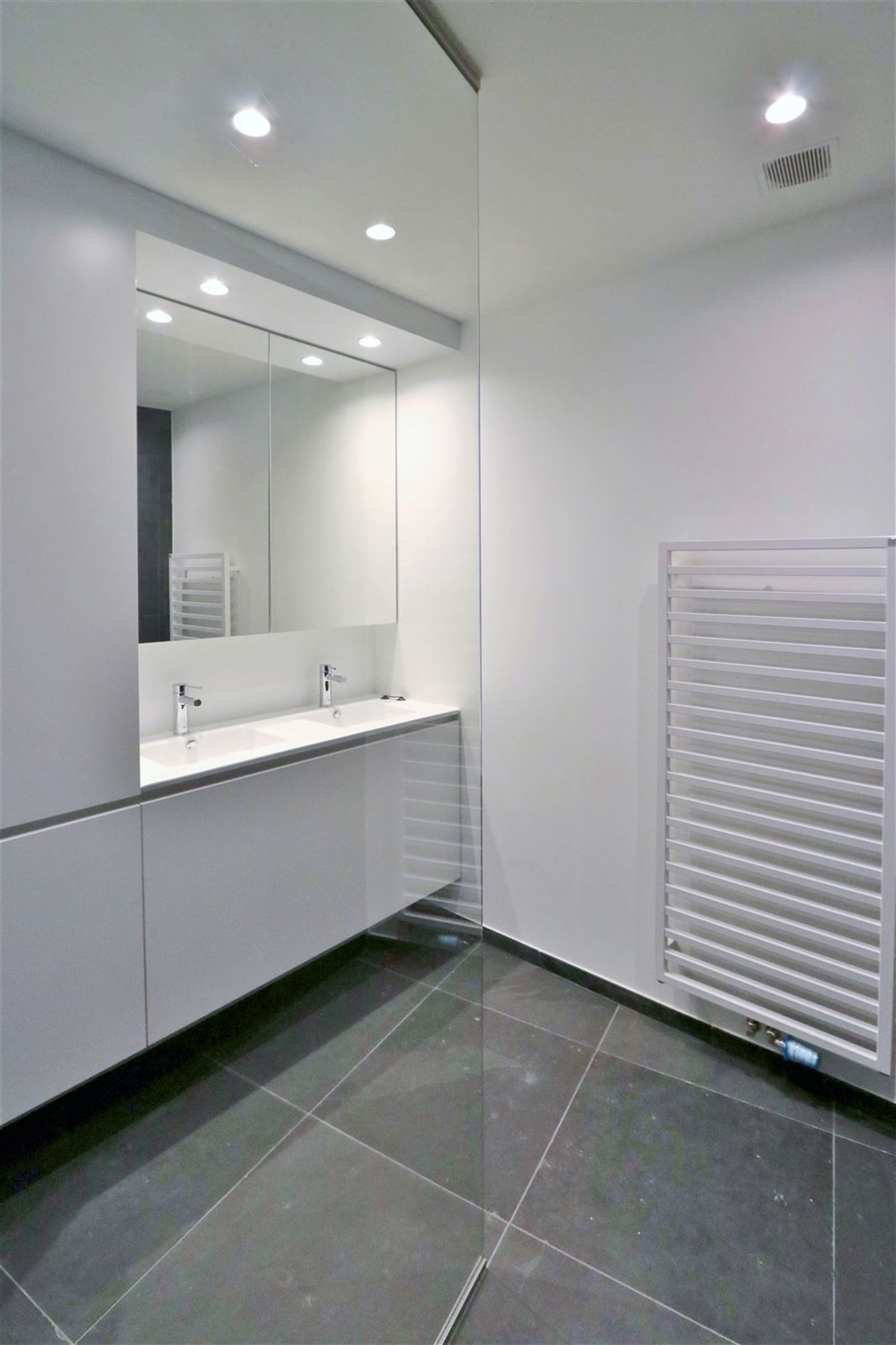 FOTO’S 13 : Duplex te 1653 DWORP (België) - Prijs € 860