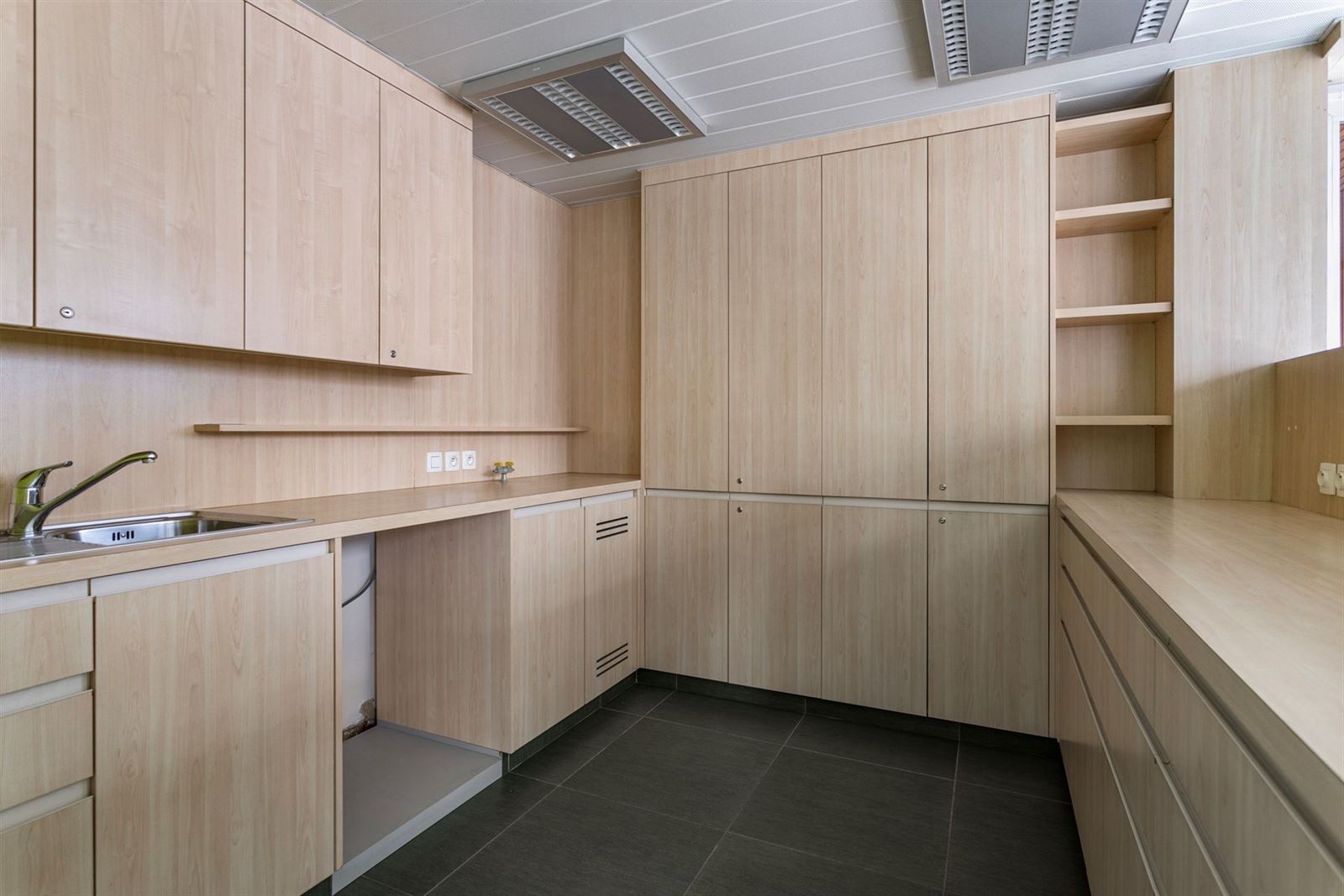FOTO’S 9 : Handelspand te 1601 RUISBROEK (België) - Prijs € 264.000