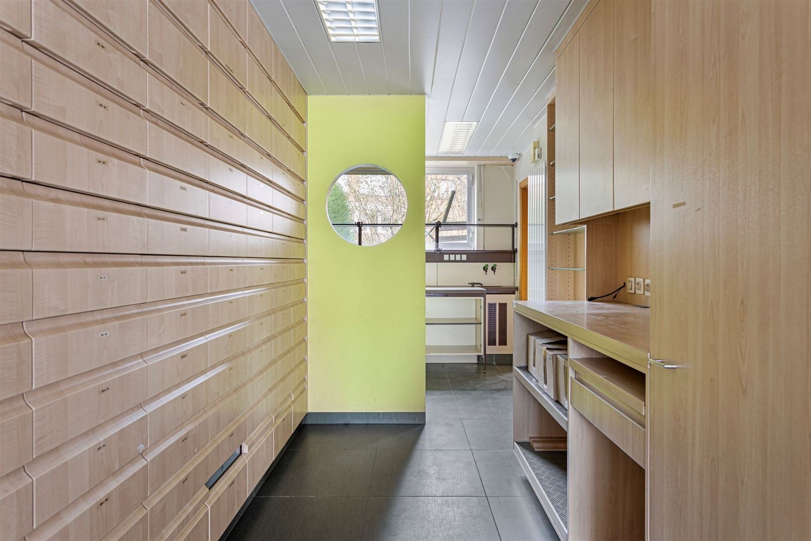 FOTO’S 10 : Handelspand te 1600 SINT-PIETERS-LEEUW (België) - Prijs € 264.000