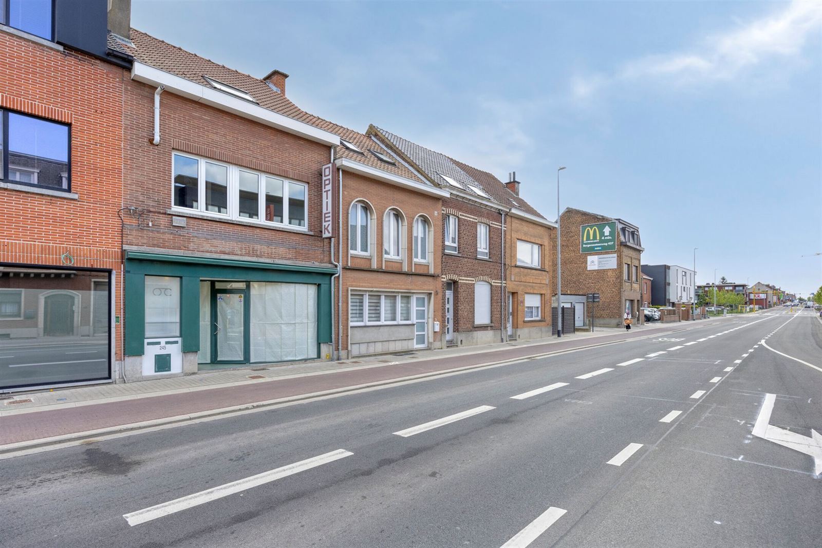 FOTO’S 1 : Gemengd gebouw te 1600 SINT-PIETERS-LEEUW (België) - Prijs € 335.000