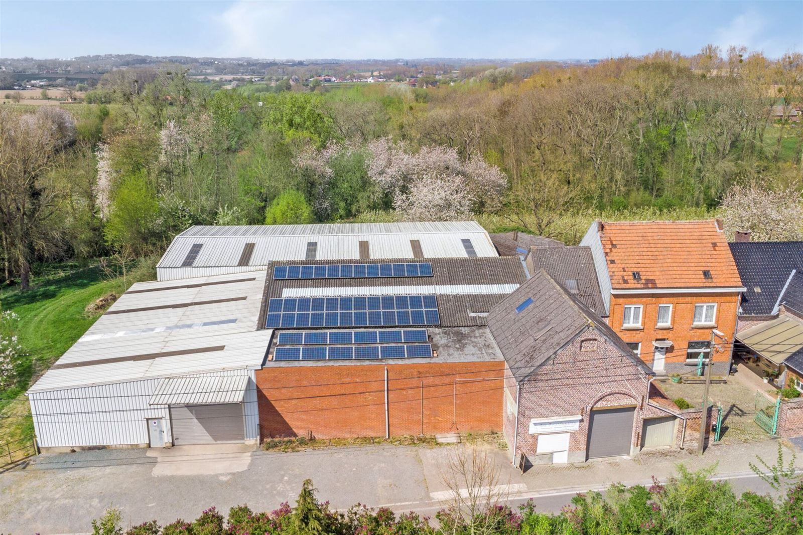 FOTO’S 3 : Gemengd gebouw te 1674 BELLINGEN (België) - Prijs € 799.000