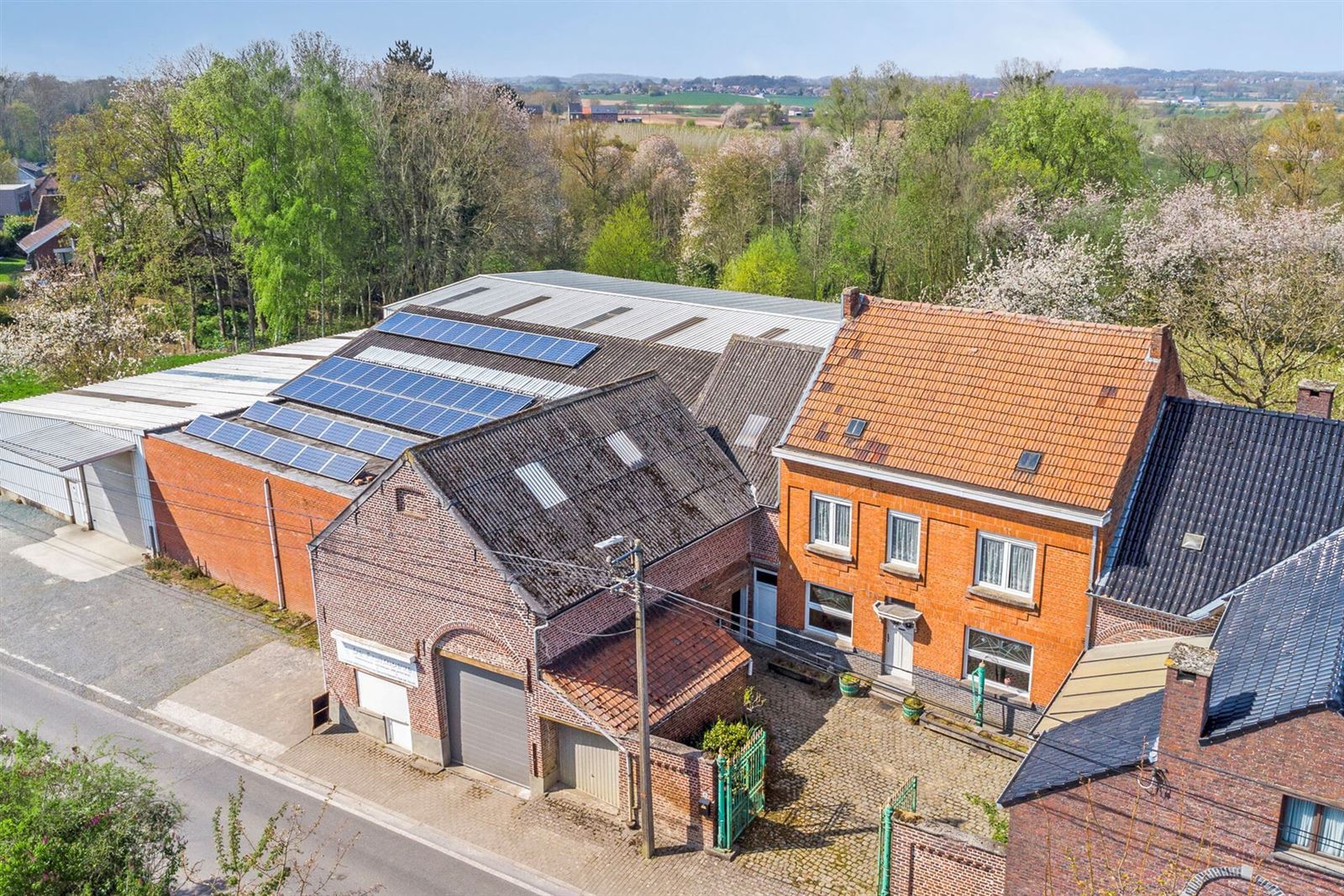 FOTO’S 6 : Gemengd gebouw te 1674 BELLINGEN (België) - Prijs € 799.000