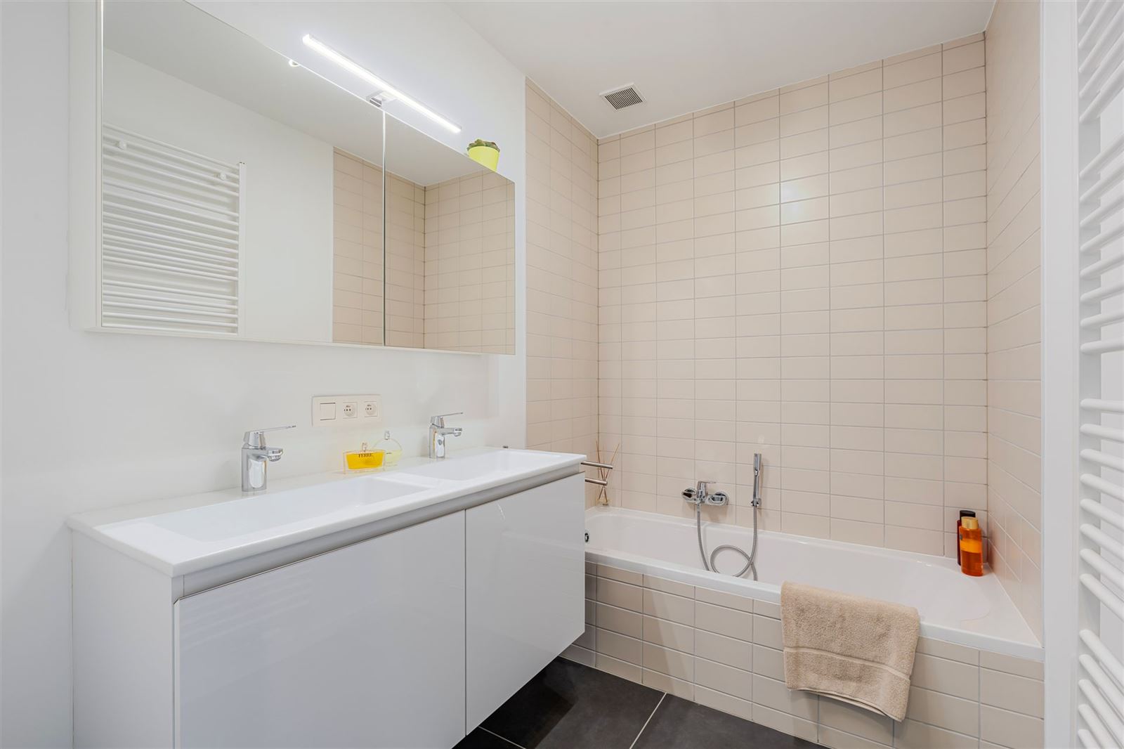FOTO’S 11 : Appartement te 1600 SINT-PIETERS-LEEUW (België) - Prijs € 348.000