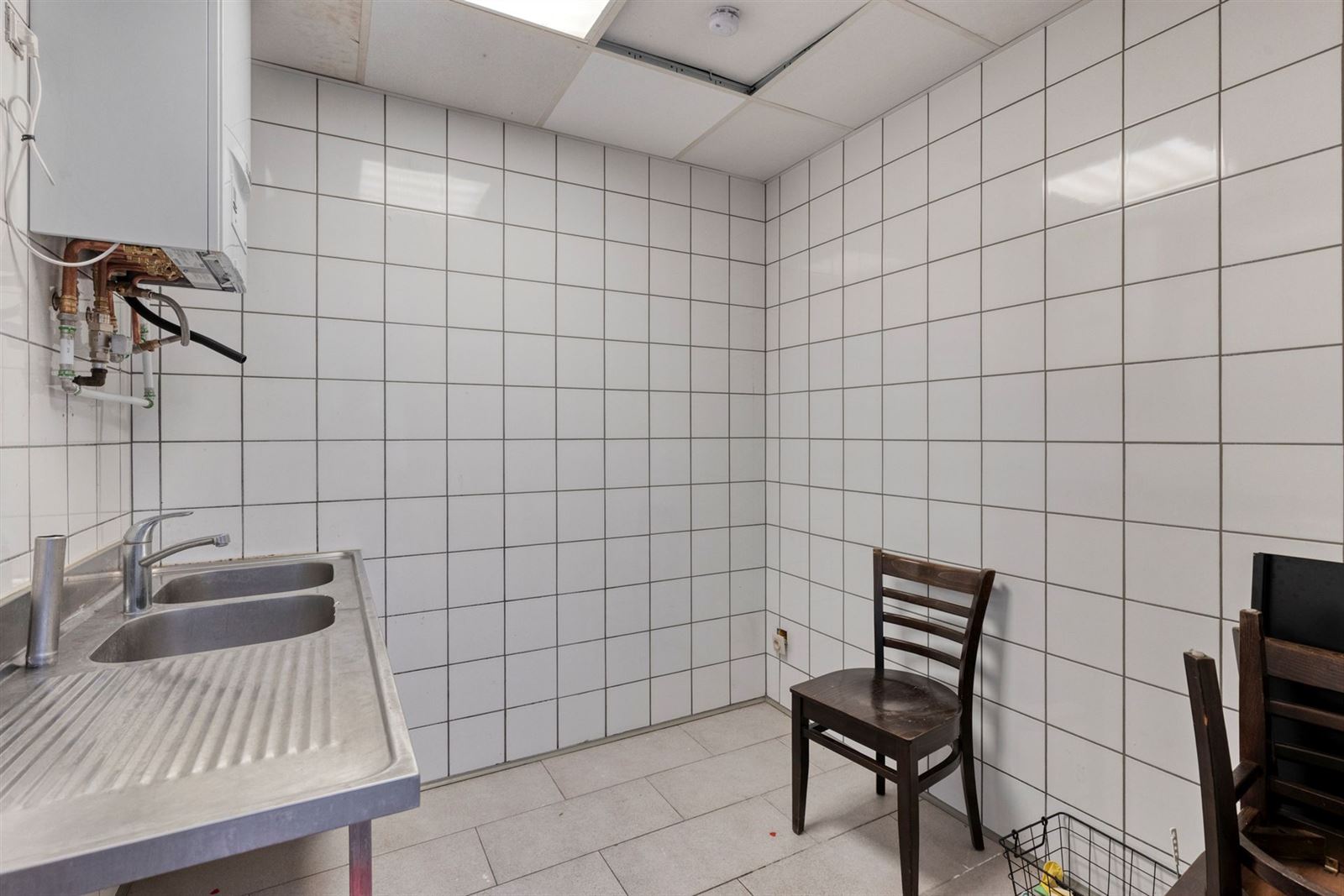 FOTO’S 12 : Café te 1600 SINT-PIETERS-LEEUW (België) - Prijs € 179.000