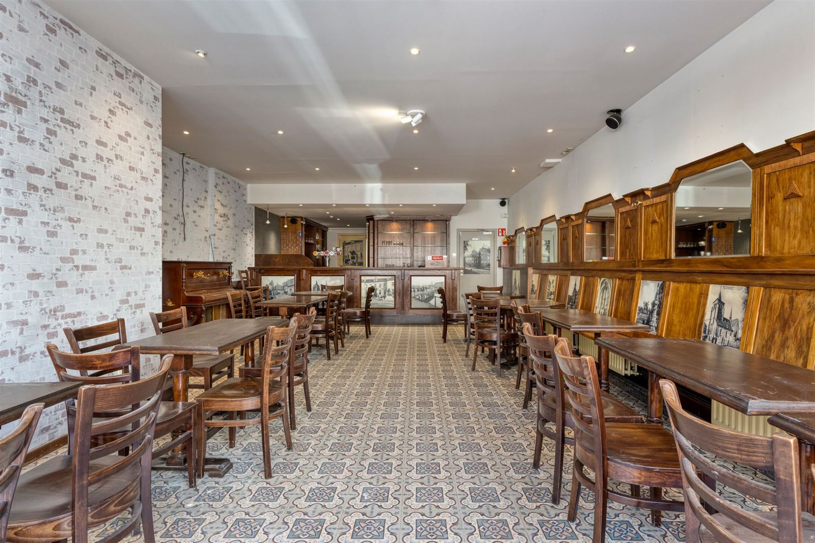 FOTO’S 2 : Café te 1600 SINT-PIETERS-LEEUW (België) - Prijs € 179.000