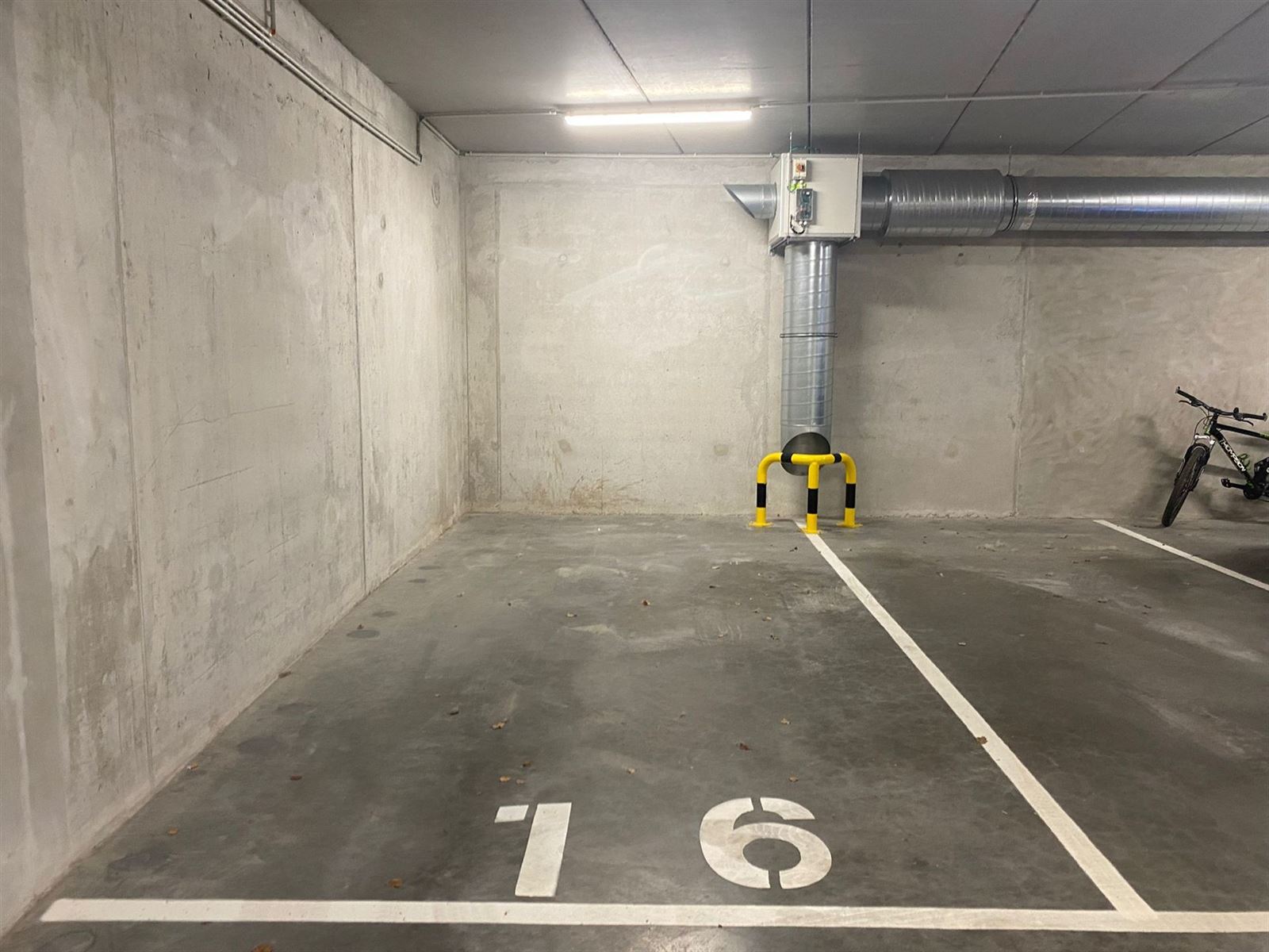 FOTO’S 2 : Garage te 1500 HALLE (België) - Prijs € 12.000