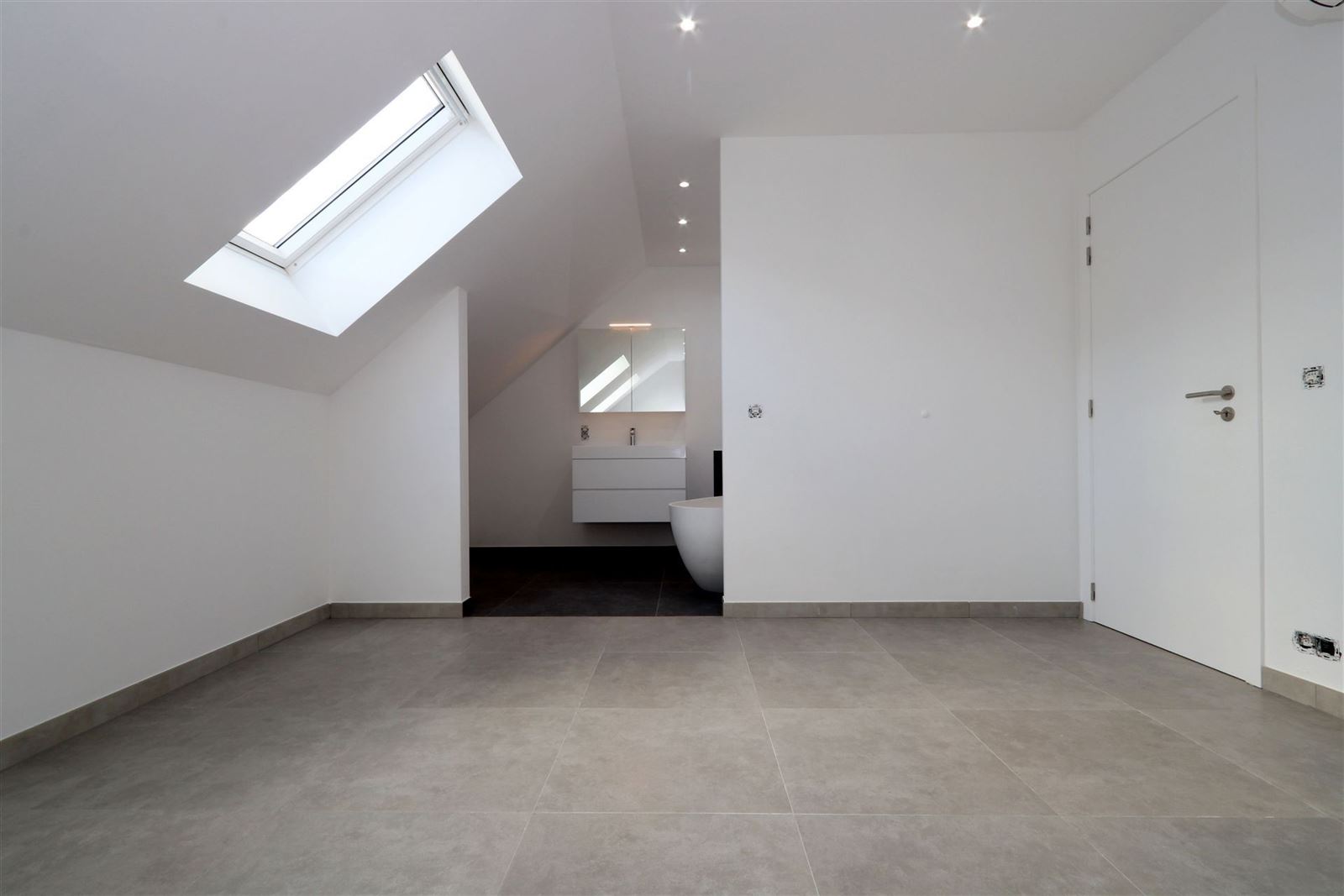 FOTO’S 13 : Duplex te 1640 SINT-GENESIUS-RODE (België) - Prijs € 1.650