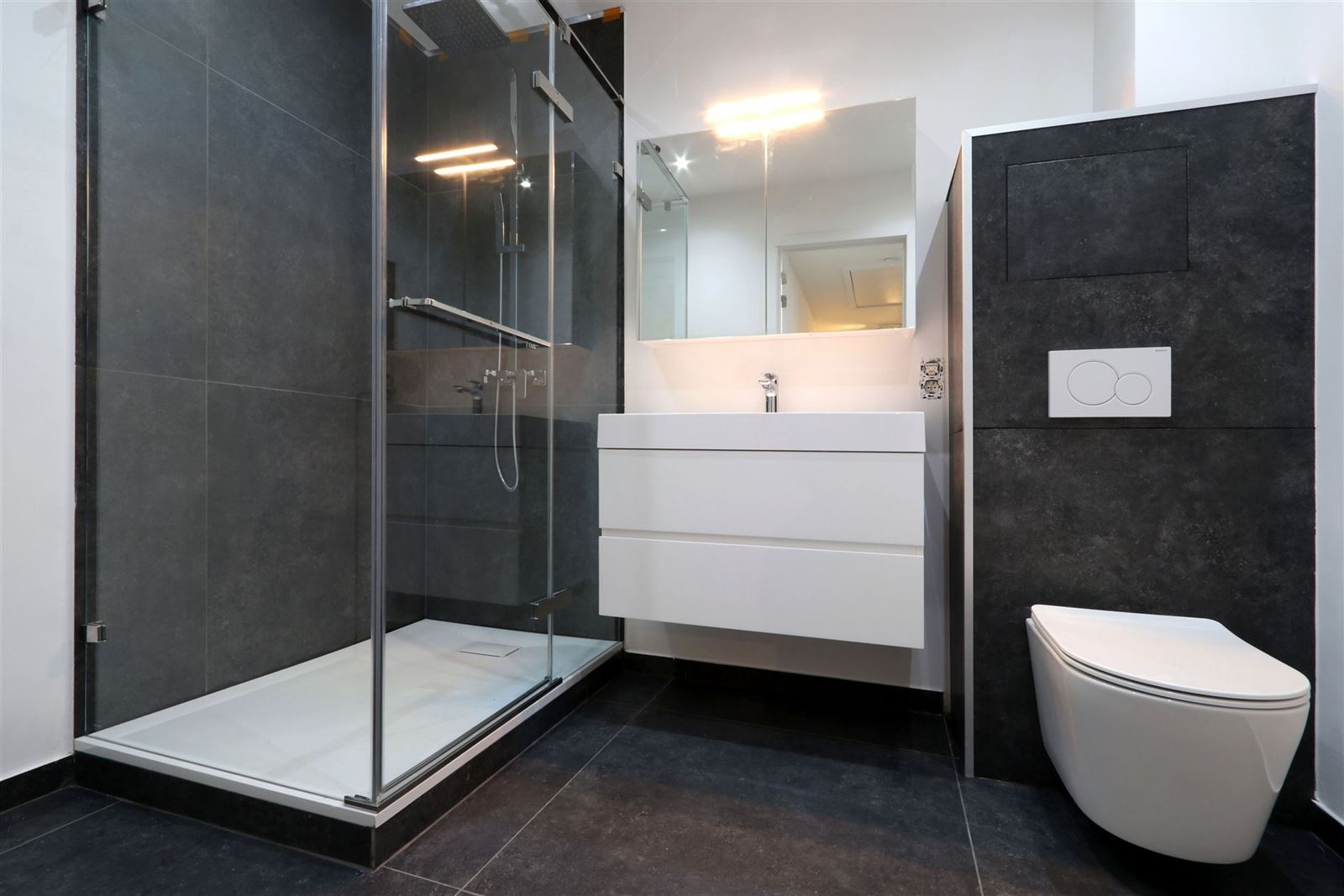 FOTO’S 10 : Duplex te 1640 SINT-GENESIUS-RODE (België) - Prijs € 1.650