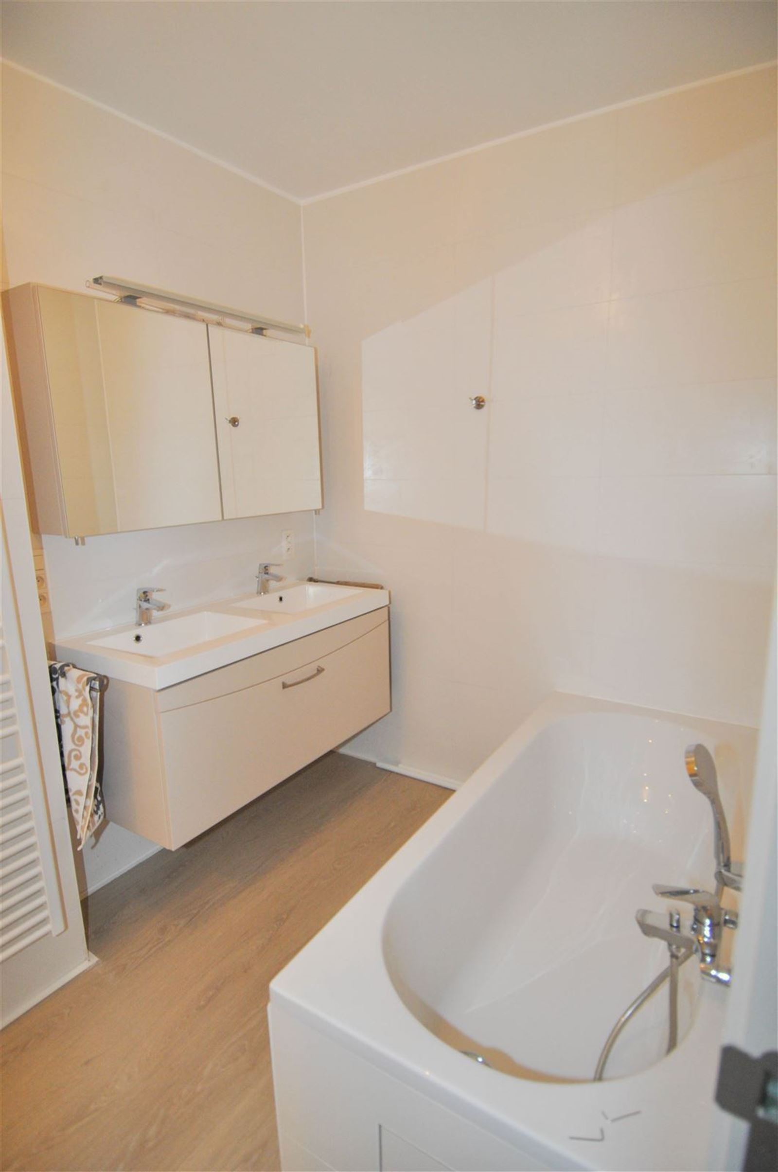 FOTO’S 12 : Woning te 1640 SINT-GENESIUS-RODE (België) - Prijs € 1.550