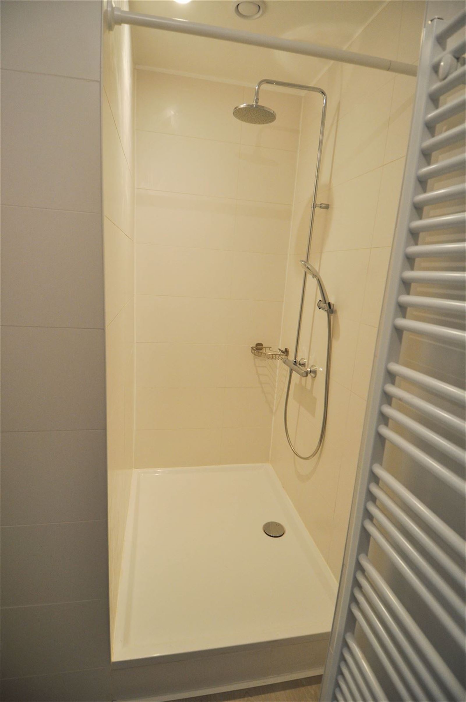 FOTO’S 13 : Woning te 1640 SINT-GENESIUS-RODE (België) - Prijs € 1.550
