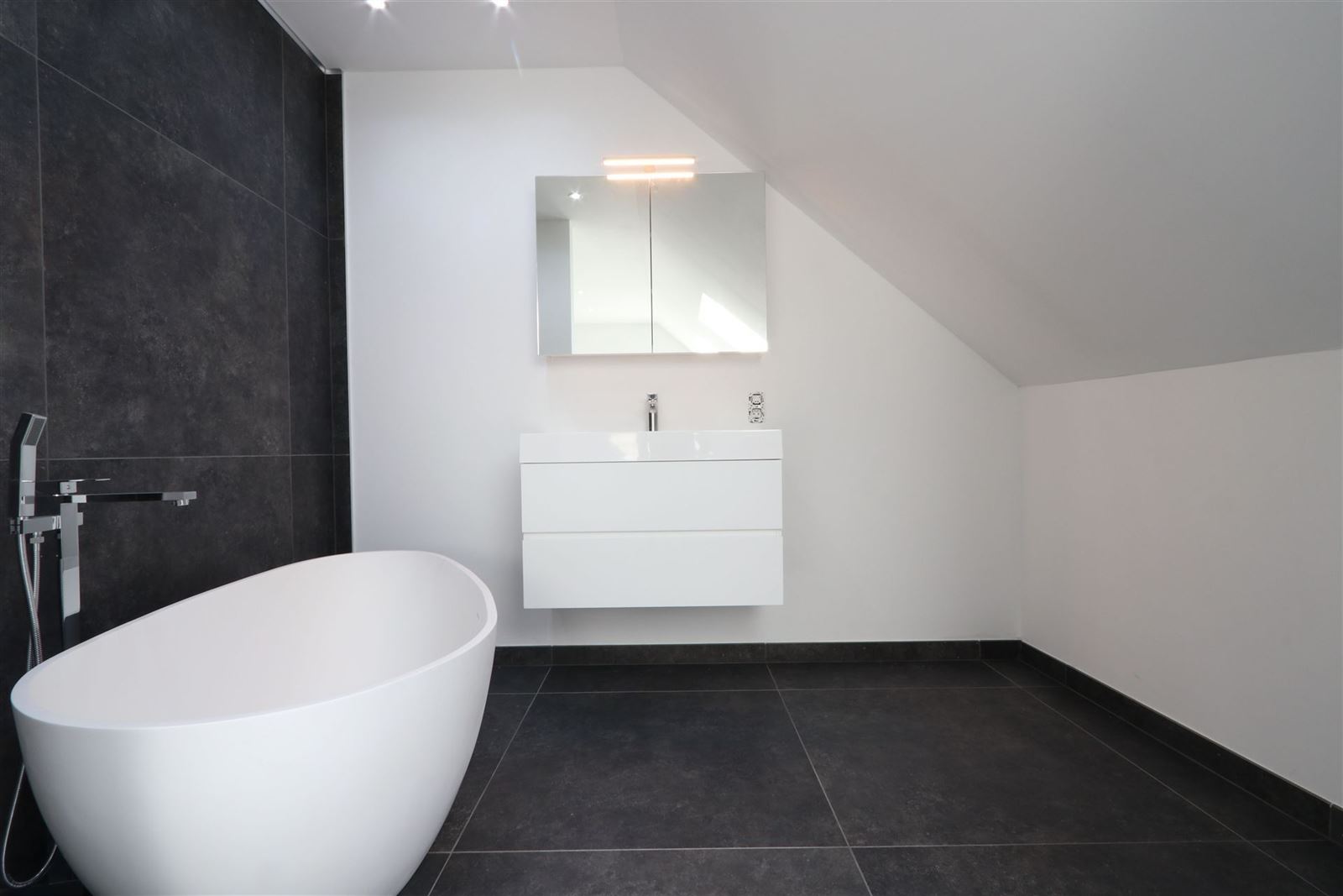 FOTO’S 19 : Duplex te 1640 SINT-GENESIUS-RODE (België) - Prijs € 1.650