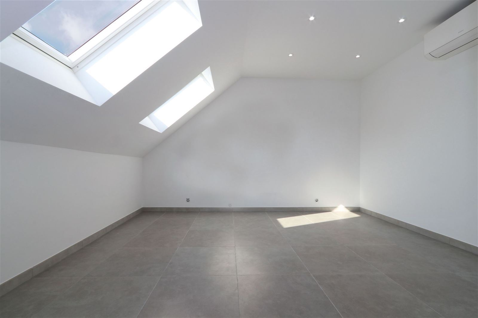 FOTO’S 16 : Duplex te 1640 SINT-GENESIUS-RODE (België) - Prijs € 1.650