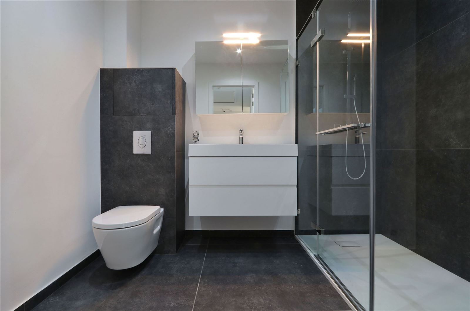 FOTO’S 14 : Duplex te 1640 SINT-GENESIUS-RODE (België) - Prijs € 1.650