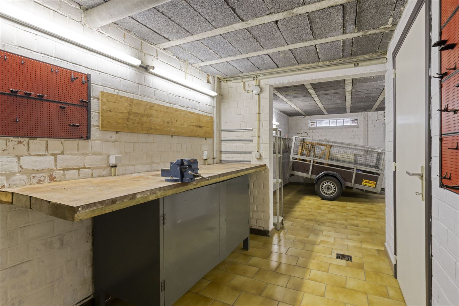 FOTO’S 24 : Woning te 1600 SINT-PIETERS-LEEUW (België) - Prijs € 548.000