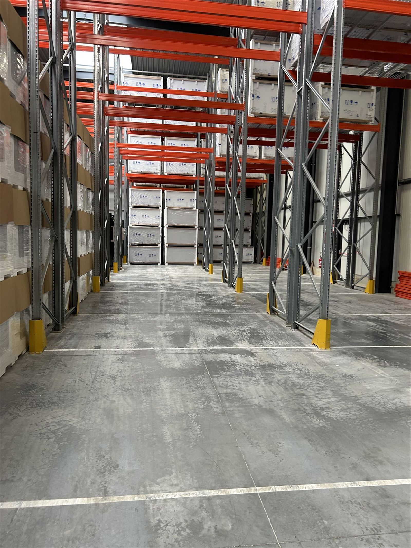 FOTO’S 4 : Magazijn met bureel te 1480 TUBIZE (België) - Prijs € 3.200