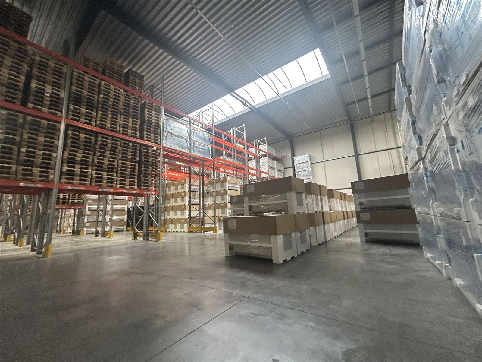 FOTO’S 5 : Magazijn met bureel te 1480 TUBIZE (België) - Prijs € 3.200