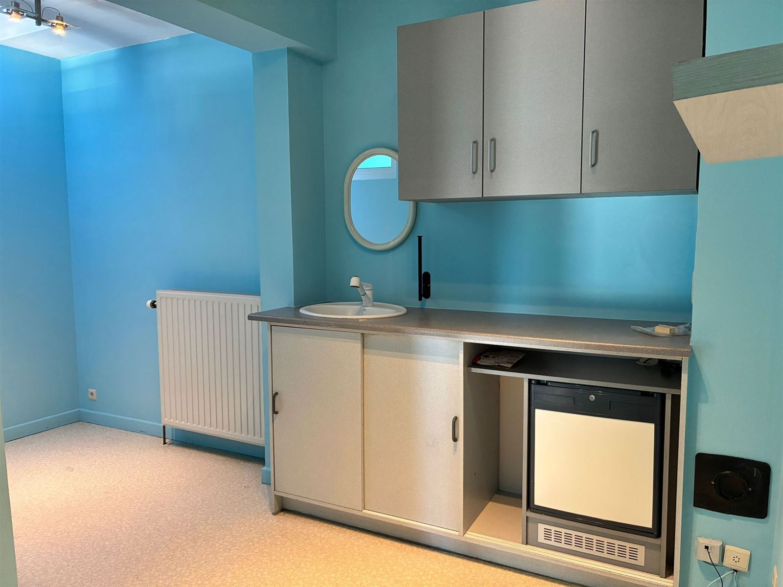 FOTO’S 8 : Handelsgalerij te 1750 SINT-KWINTENS-LENNIK (België) - Prijs € 600