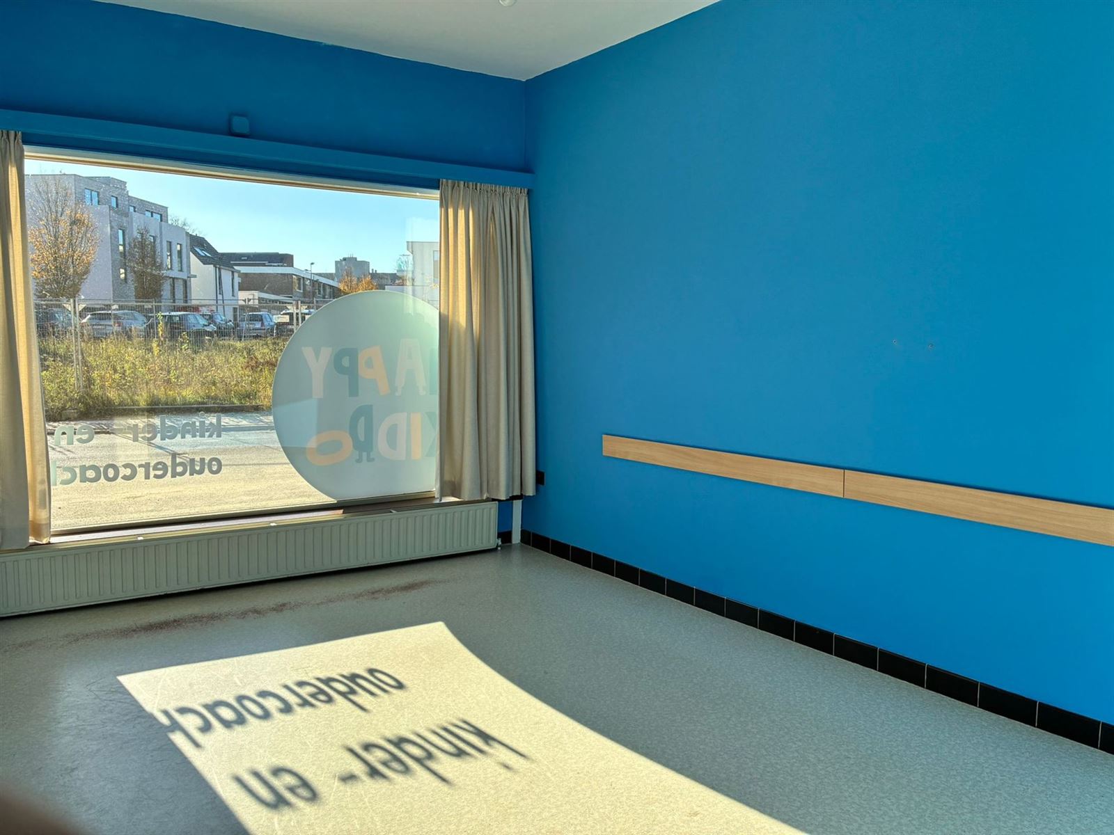 FOTO’S 4 : Handelsgalerij te 1750 SINT-KWINTENS-LENNIK (België) - Prijs € 600