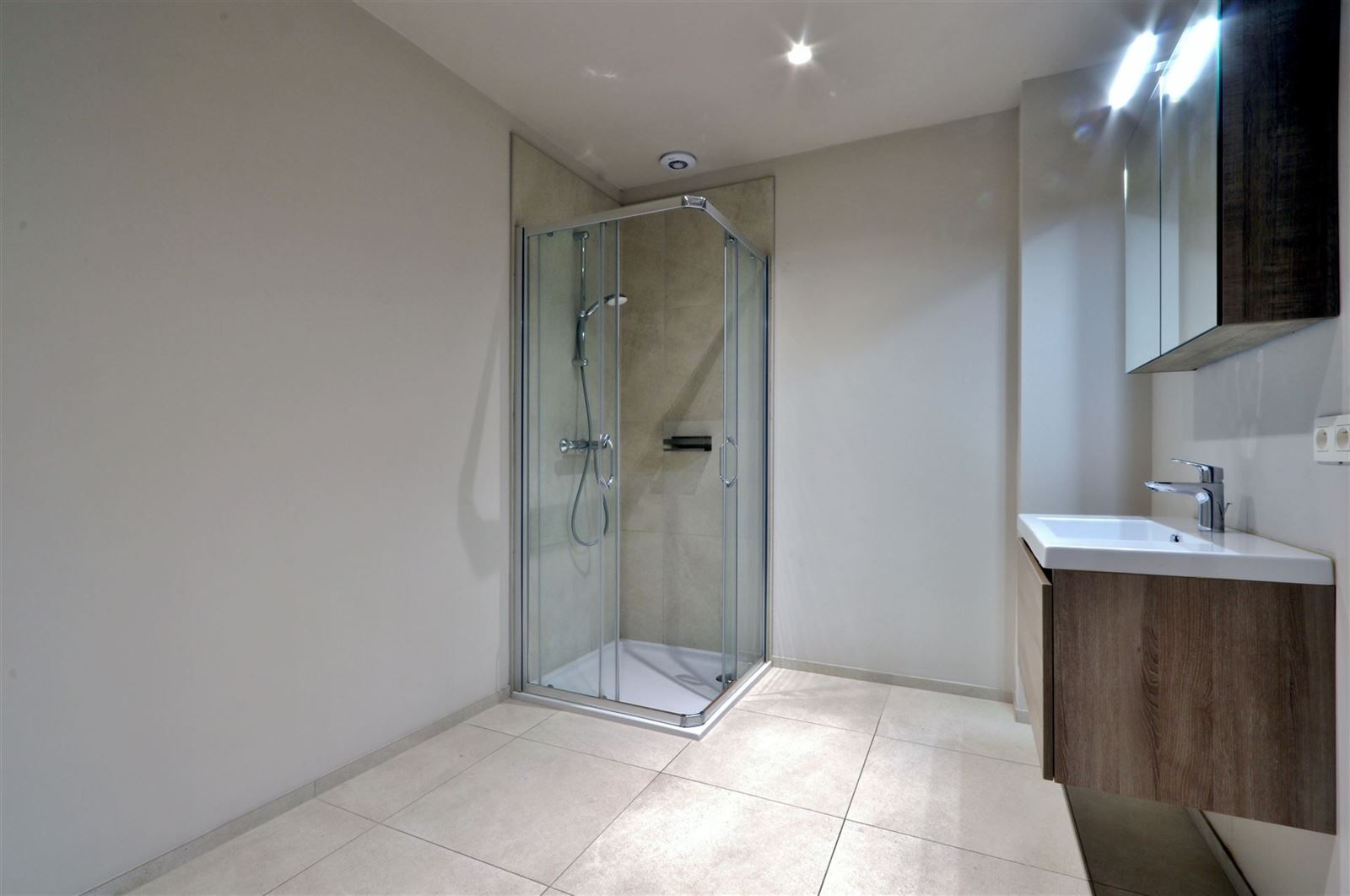 FOTO’S 24 : Appartement te 1640 SINT-GENESIUS-RODE (België) - Prijs € 2.700