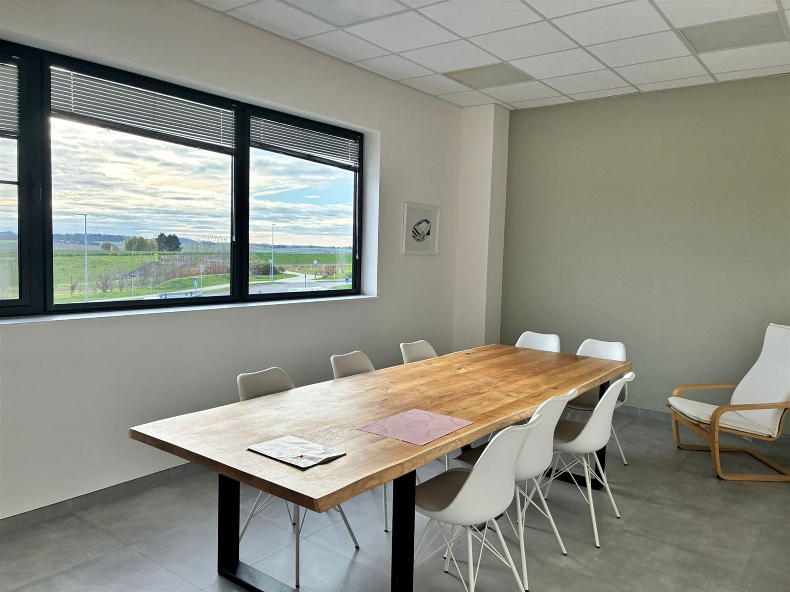 PHOTOS 11 : Entrepôt avec bureaux à 1500 HALLE (Belgique) - Prix 3.200 €