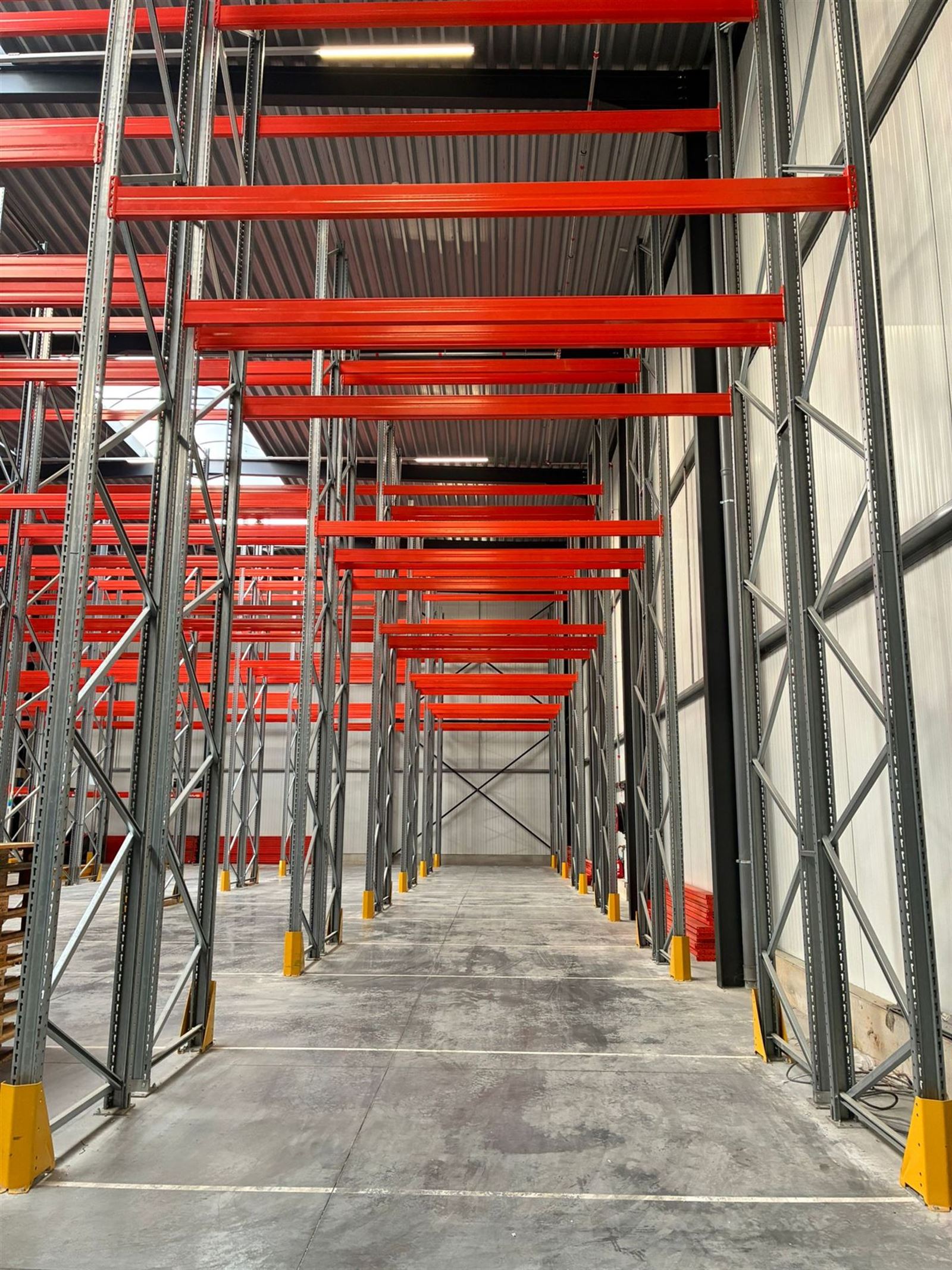 PHOTOS 10 : Entrepôt avec bureaux à 1500 HALLE (Belgique) - Prix 3.200 €