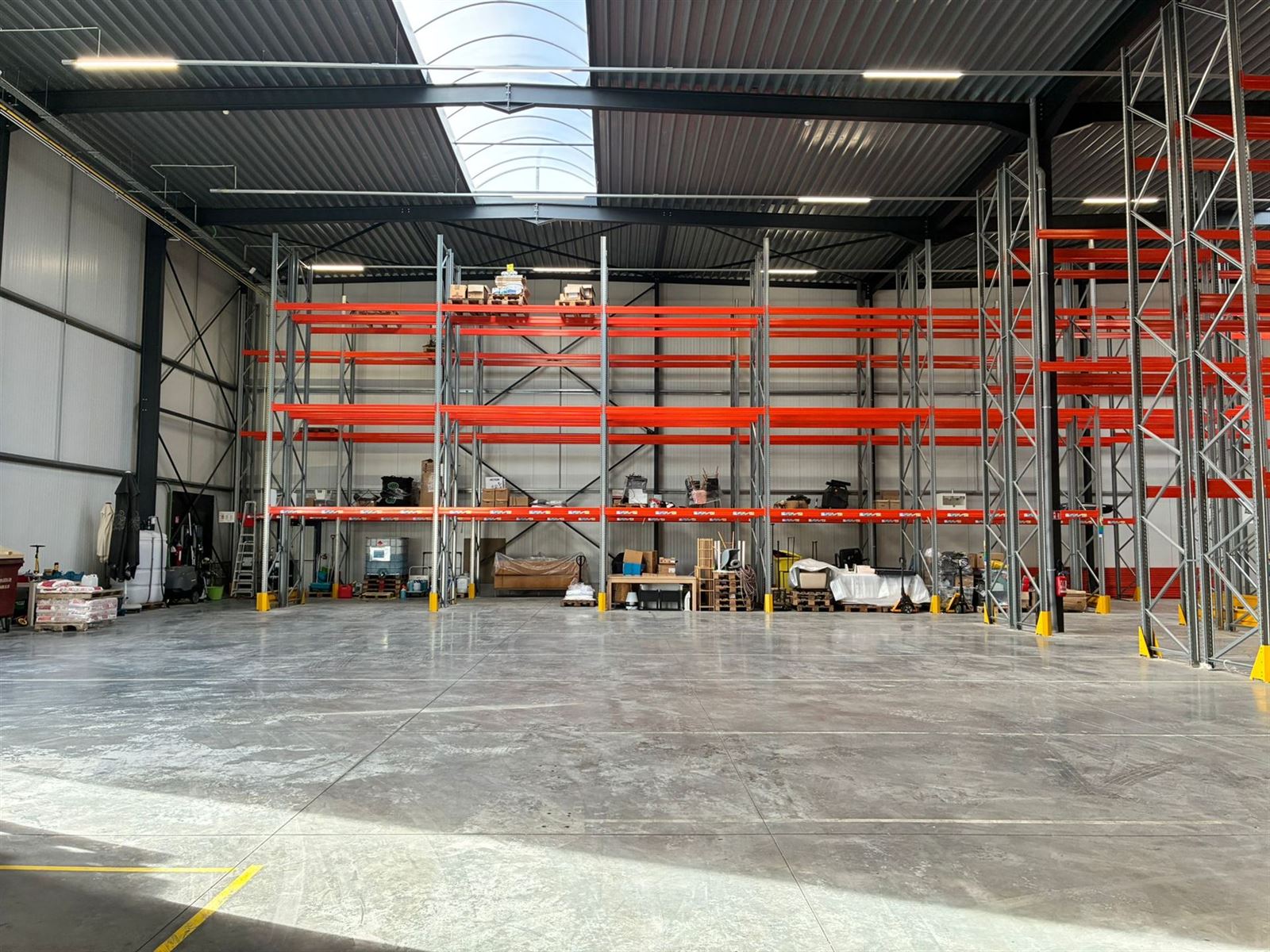 FOTO’S 12 : Magazijn met bureel te 1480 TUBIZE (België) - Prijs &euro;&nbsp;3.200