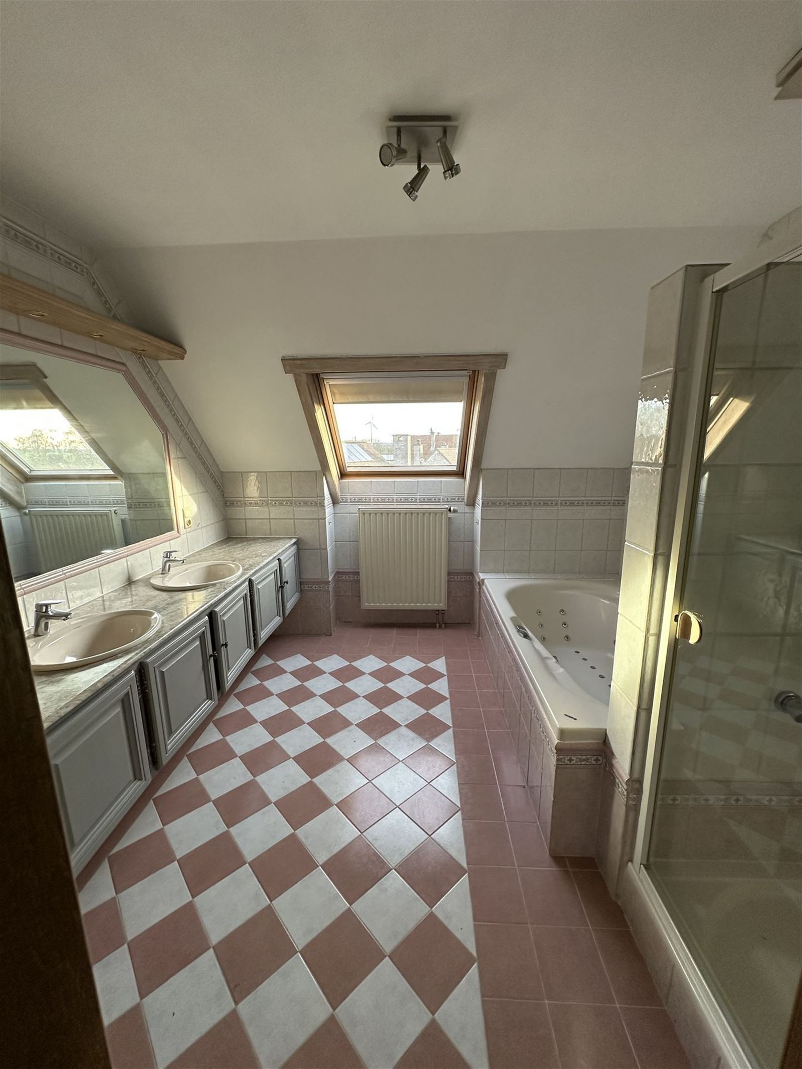 FOTO’S 25 : Villa te 1600 SINT-PIETERS-LEEUW (België) - Prijs € 1.550