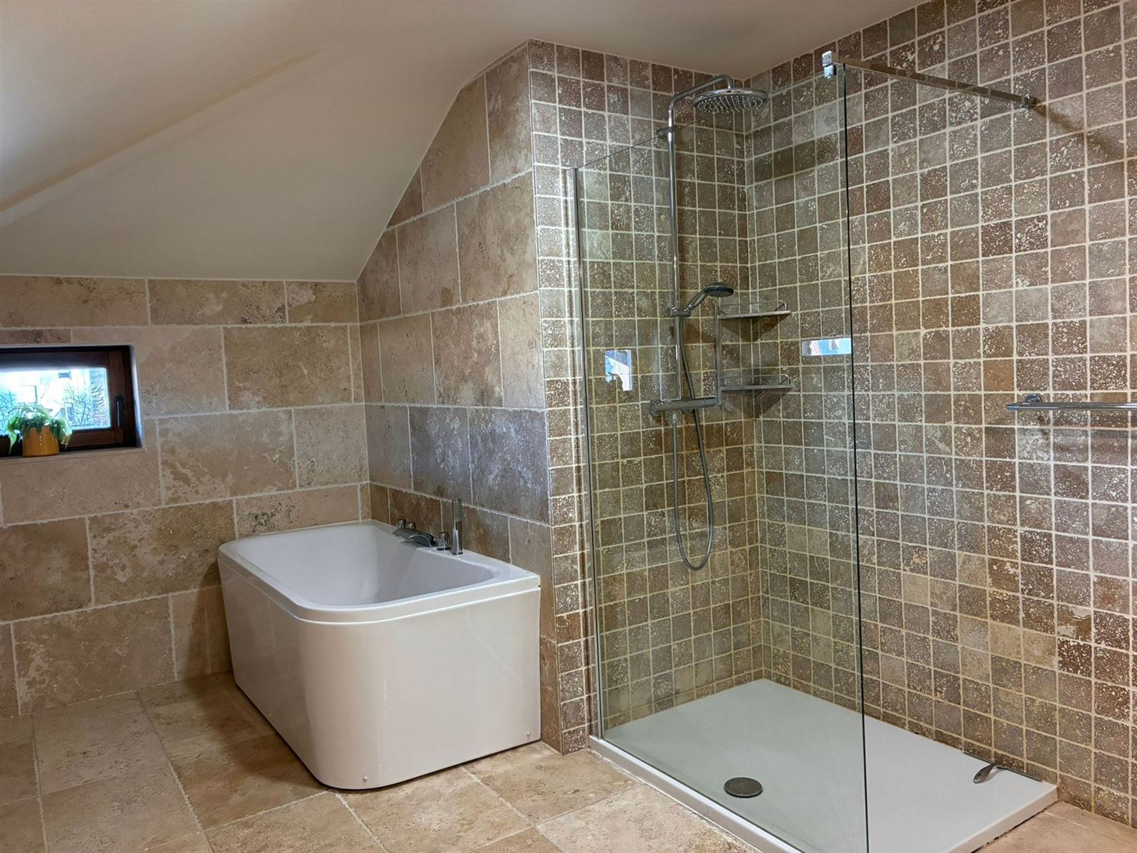 FOTO’S 24 : Villa te 1750 SINT-KWINTENS-LENNIK (België) - Prijs &euro;&nbsp;1.680