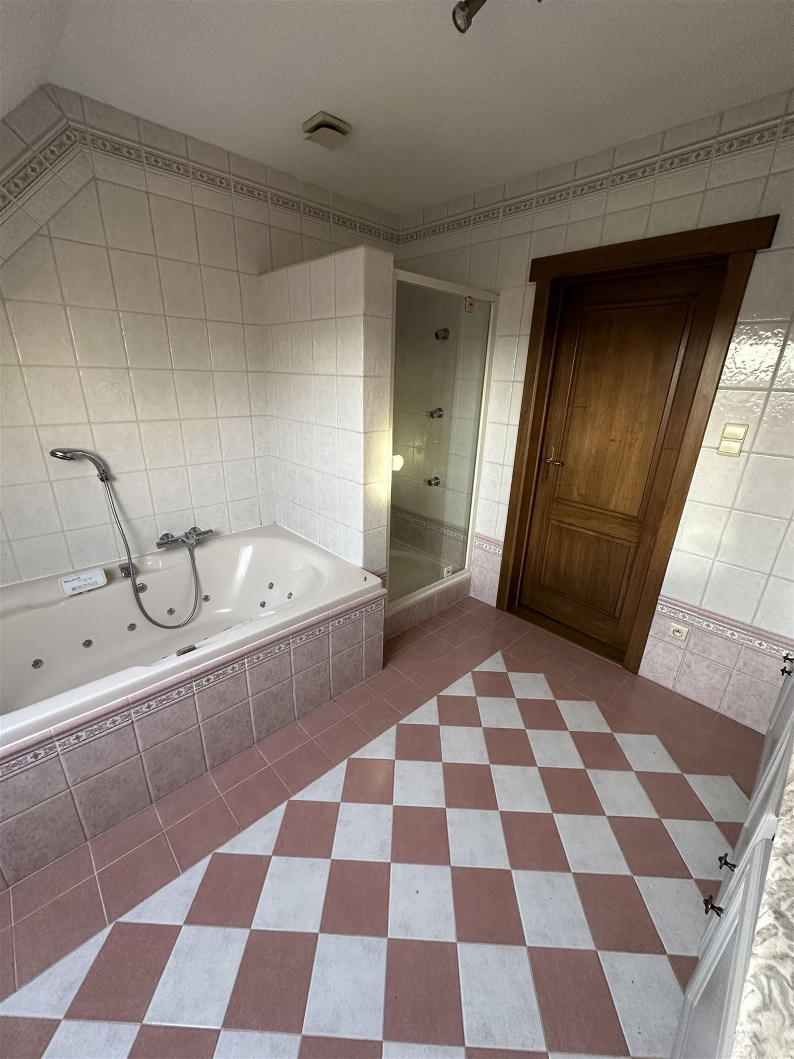 FOTO’S 26 : Villa te 1600 SINT-PIETERS-LEEUW (België) - Prijs € 1.550