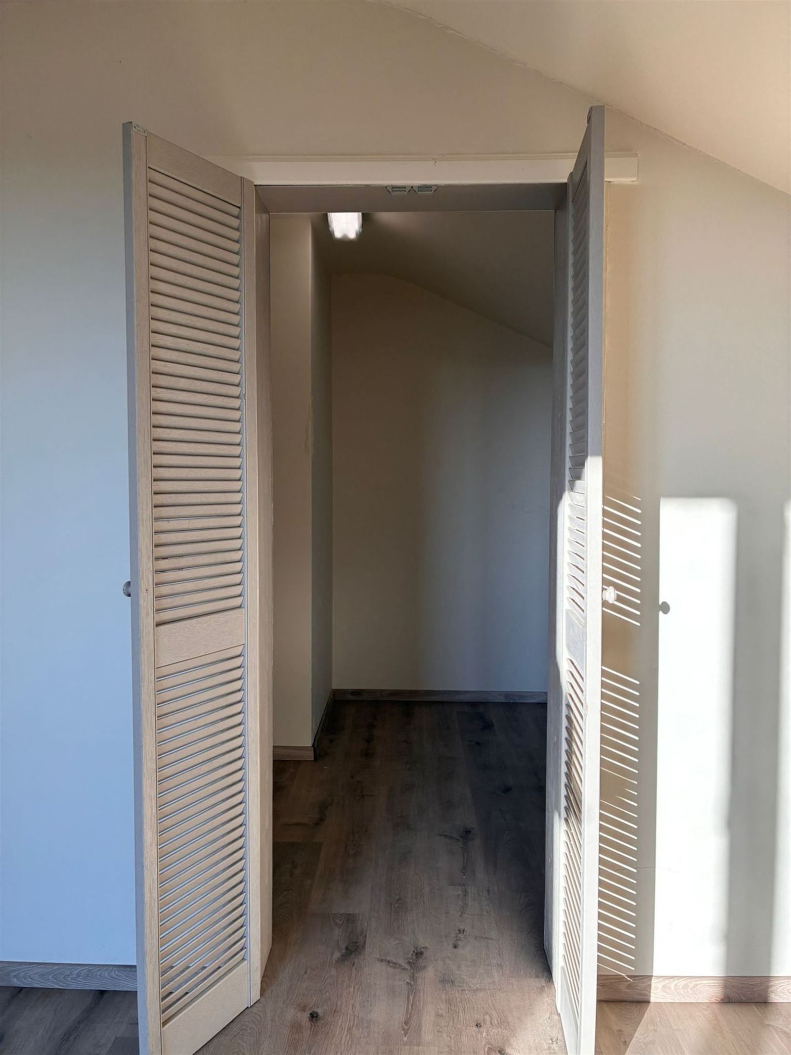 FOTO’S 18 : Villa te 1750 SINT-KWINTENS-LENNIK (België) - Prijs &euro;&nbsp;1.680