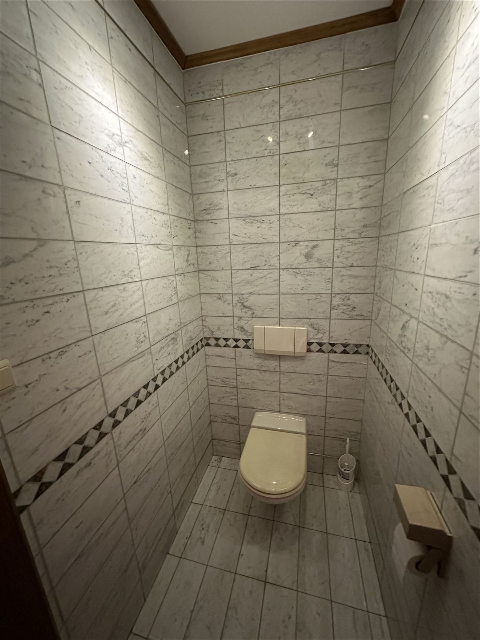 FOTO’S 24 : Villa te 1600 SINT-PIETERS-LEEUW (België) - Prijs € 1.550